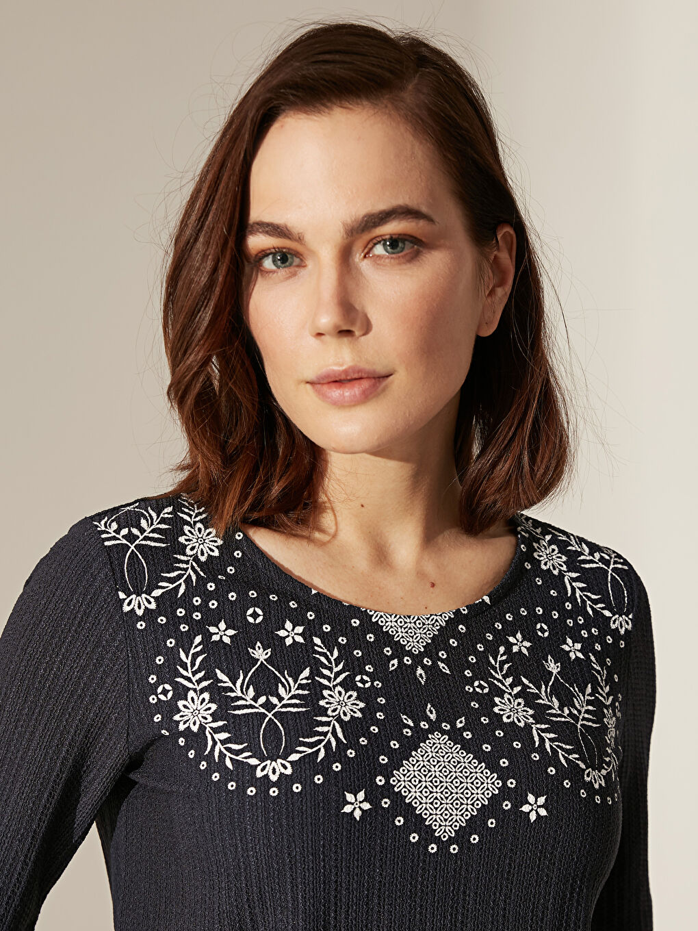 Lacivert Bisiklet Yaka Kısa Kollu Kadın Tişört-2