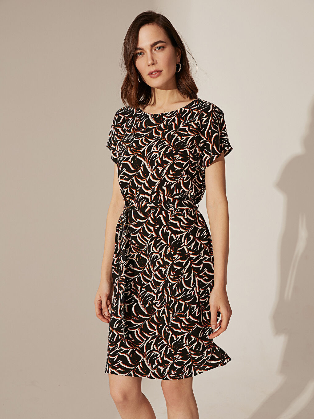 Қысқа жең әйелдерге арналған көйлек