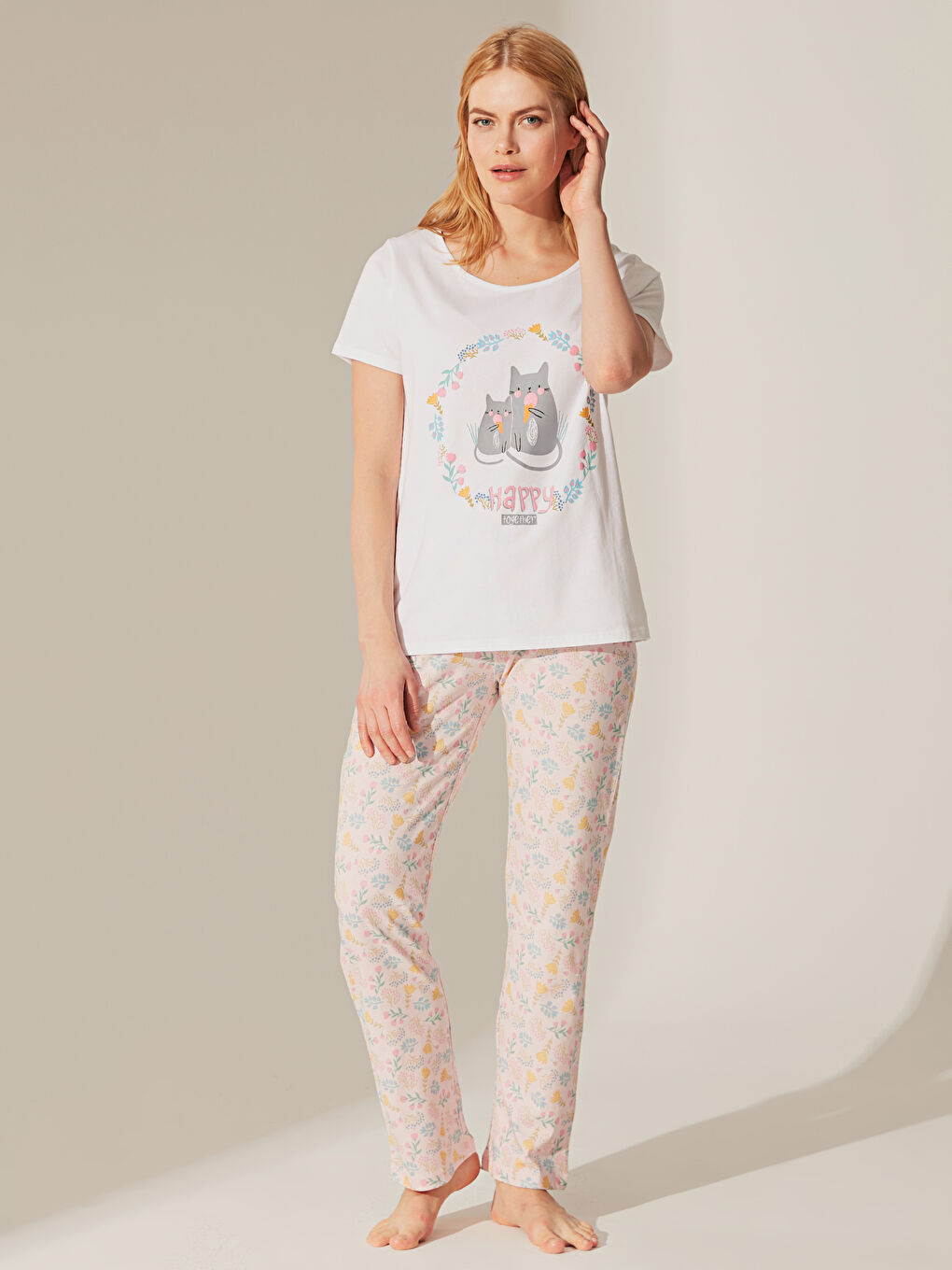 طقم بيجاما برقبة دائرية وكم قصير للسيدات-1