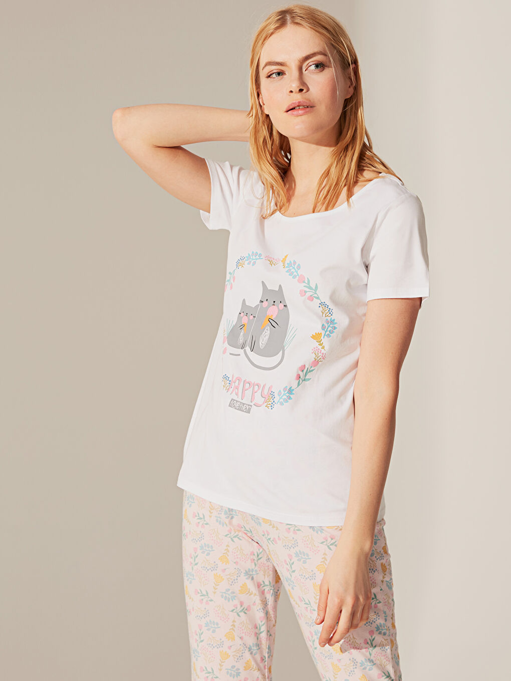 طقم بيجاما برقبة دائرية وكم قصير للسيدات-2