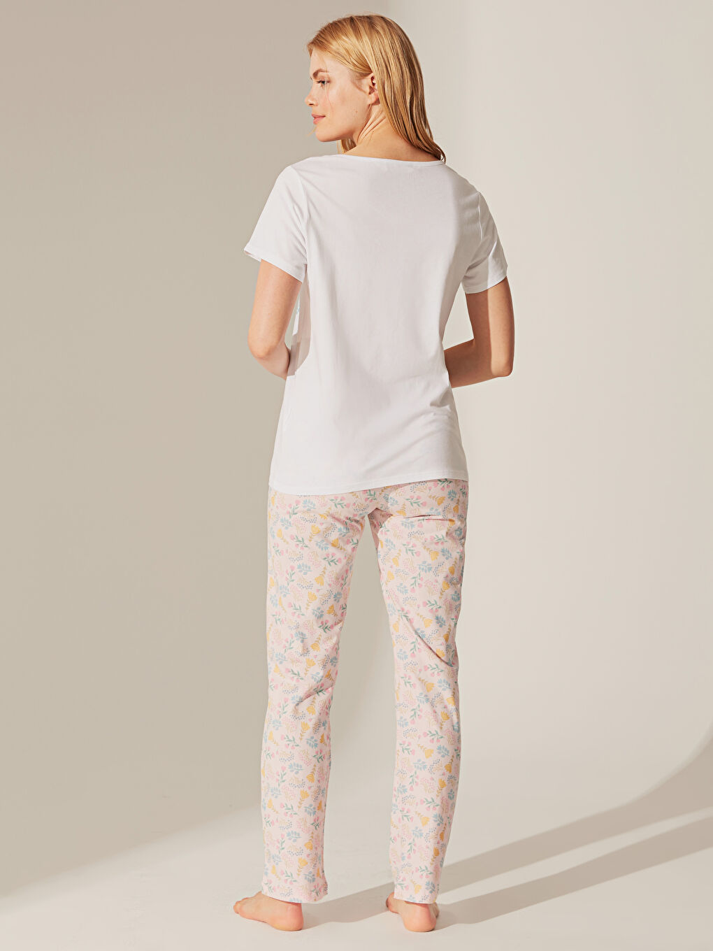 طقم بيجاما برقبة دائرية وكم قصير للسيدات-3