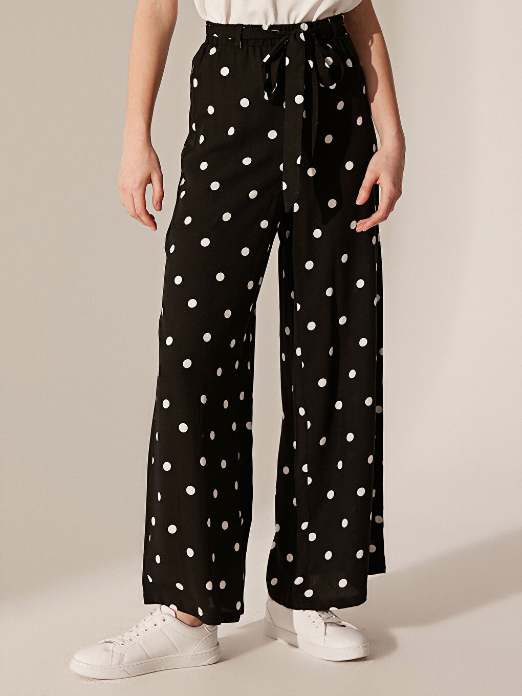 Siyah Beli Lastikli Bağlama Detaylı Kadın Pantolon-1