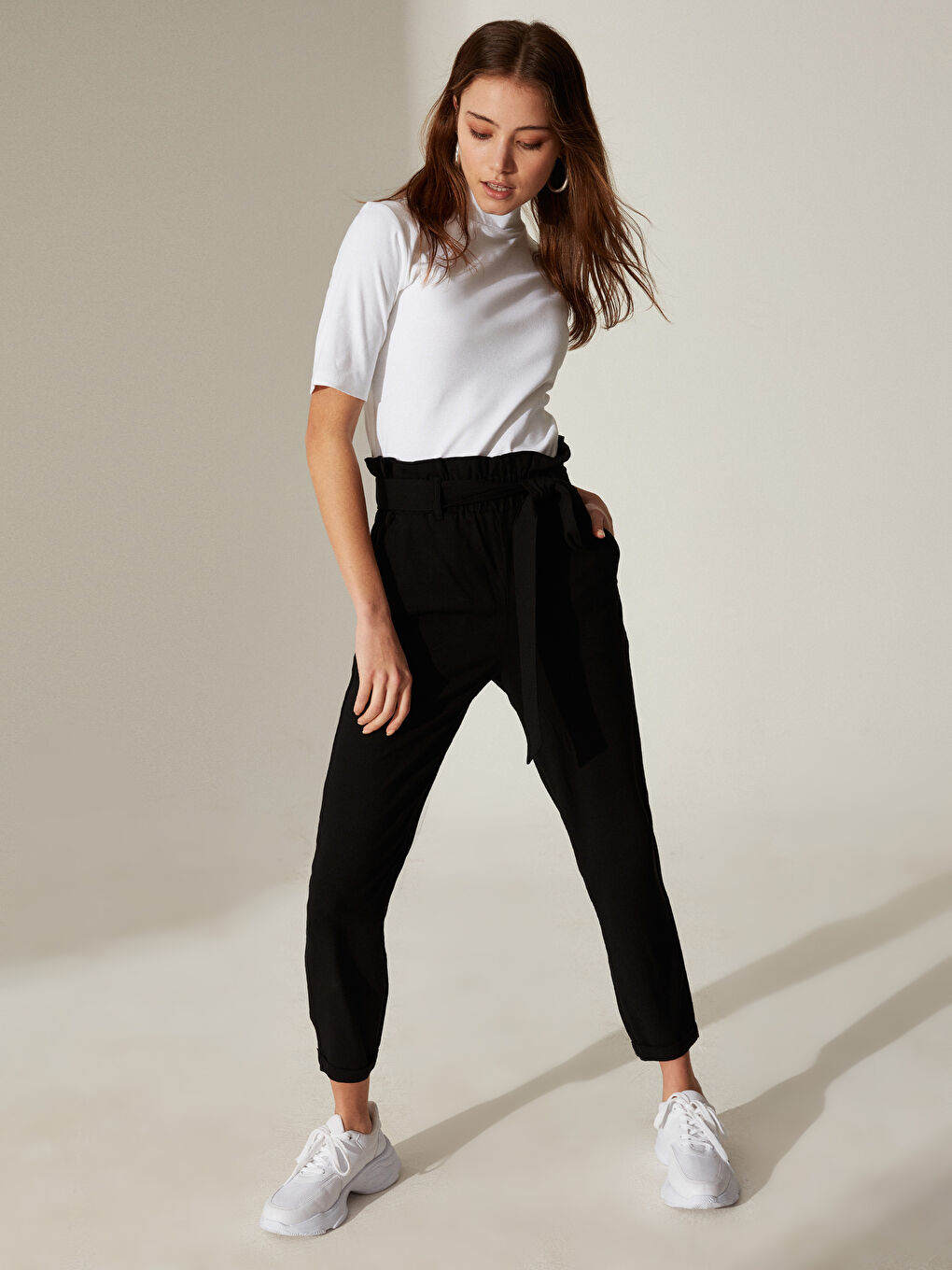 Pantalon Taille Mi-Haute Coupe Carotte Longueur Cheville