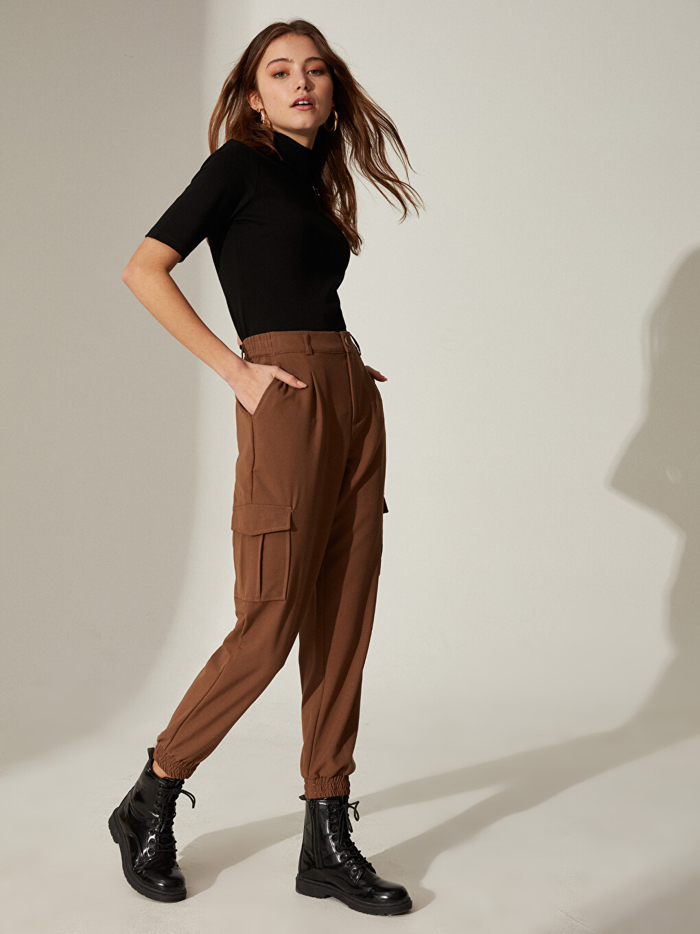Standard Fit Straight Pocket Detailed Women's Trousers