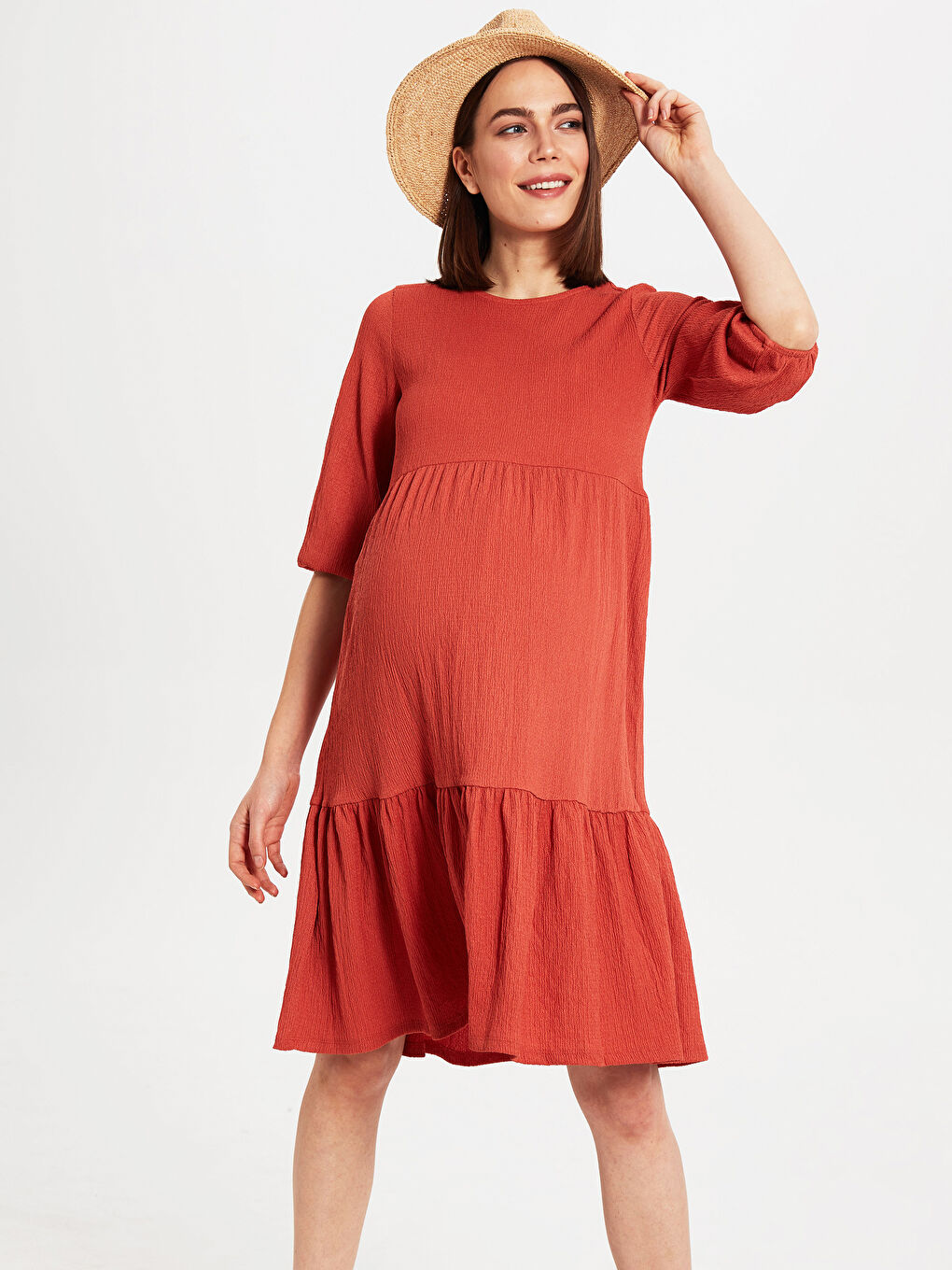 Kırmızı Dokulu Kumaştan Fırfır Detaylı Hamile Elbise