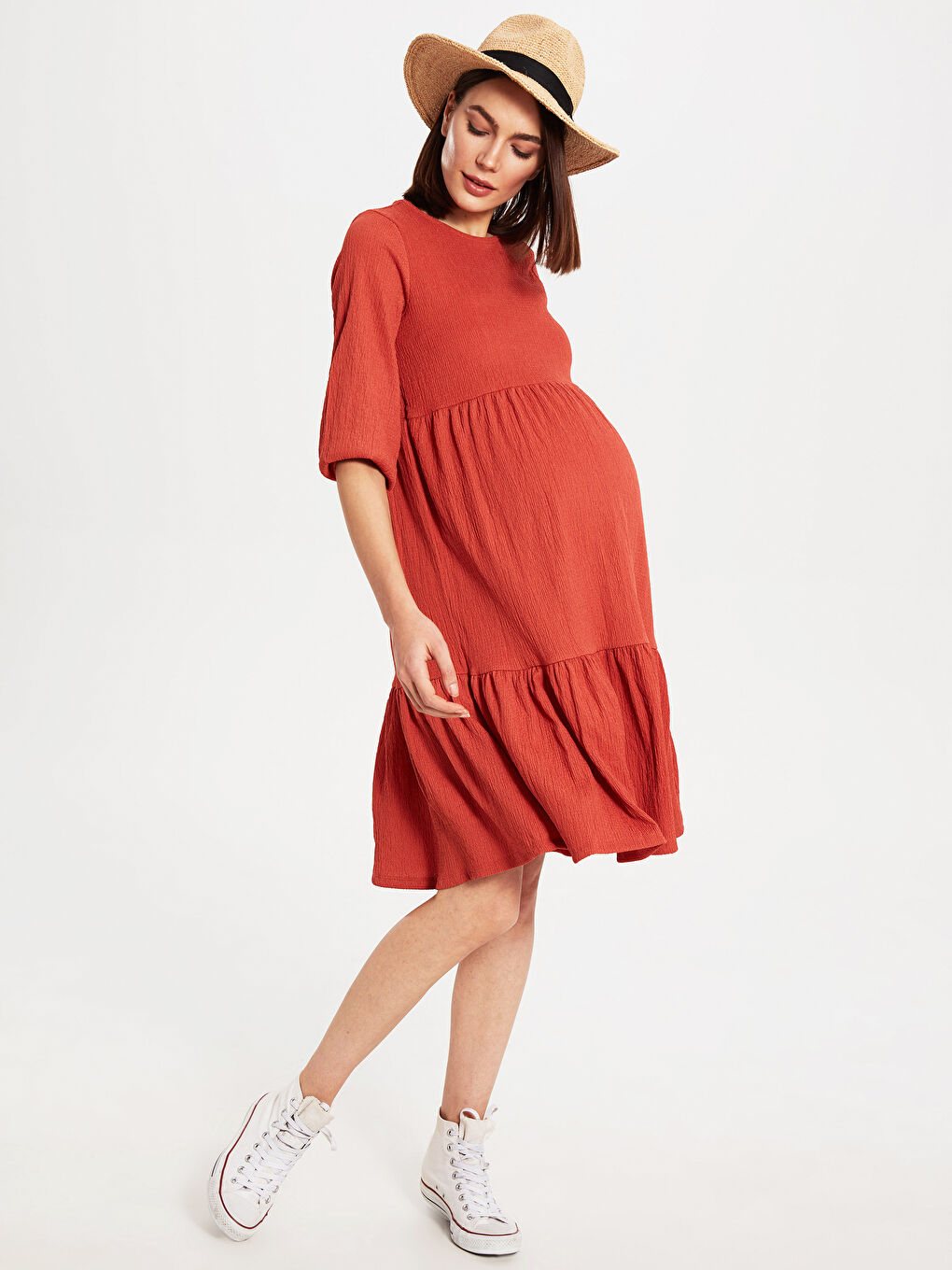 Kırmızı Dokulu Kumaştan Fırfır Detaylı Hamile Elbise-1