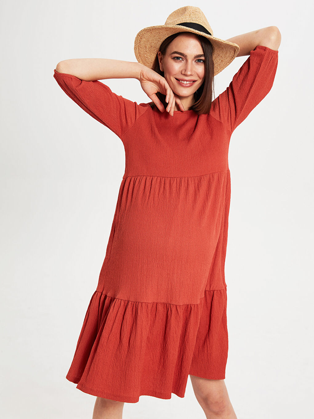 Kırmızı Dokulu Kumaştan Fırfır Detaylı Hamile Elbise-2