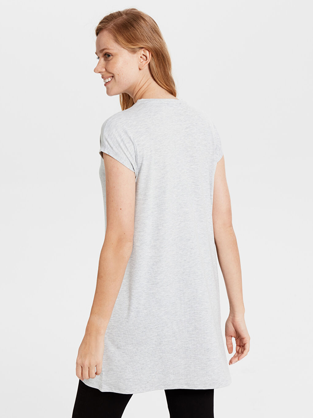 Gri Bisiklet Yaka Düz Kısa Kollu Kadın Tişört-2