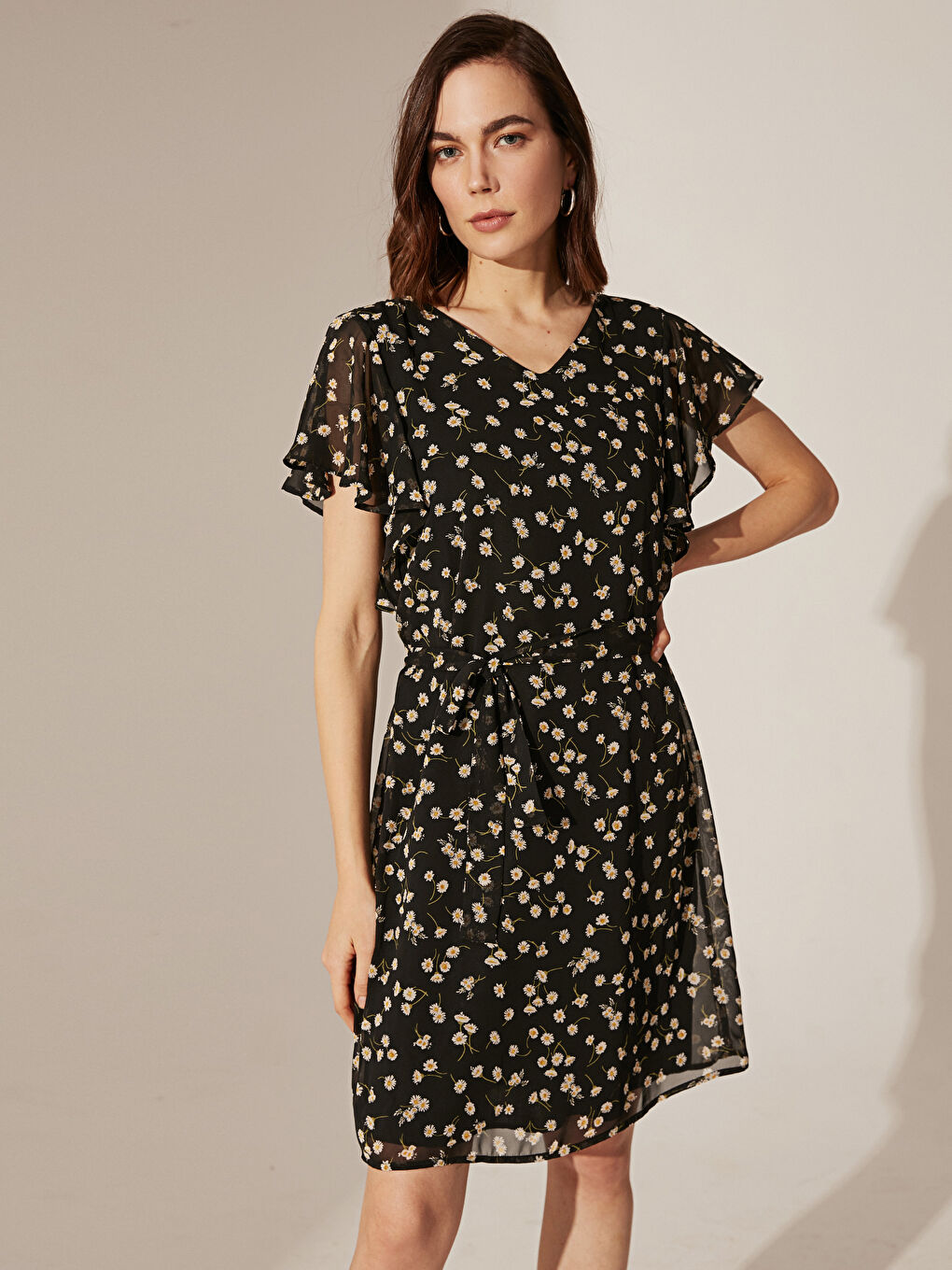 მოკლე სახელო შიფონის ქალებისთვის კაბა-1