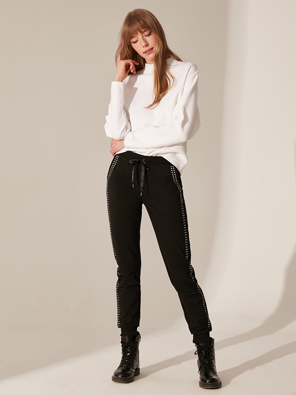 Siyah Standart Fit Sweatshirt Kumaşı Kadın Eşofman Altı-1