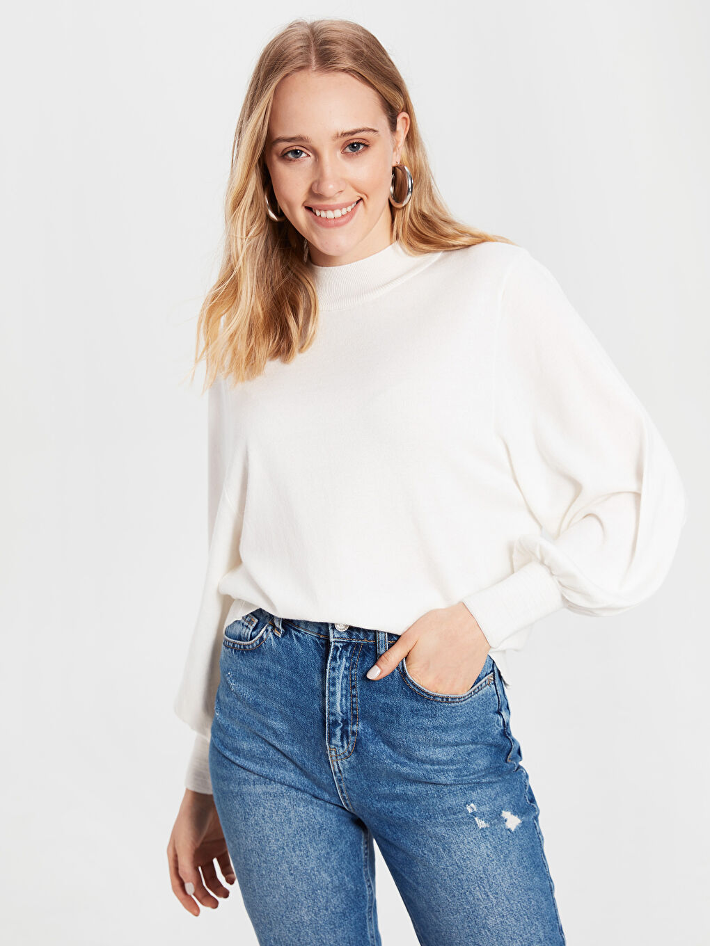 Ekru Yarım Balıkçı Yaka Uzun Kollu Kadın Kazak