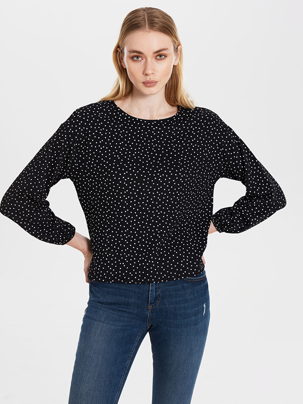 Siyah Bisiklet Yaka Uzun Kollu Kadın Tişört