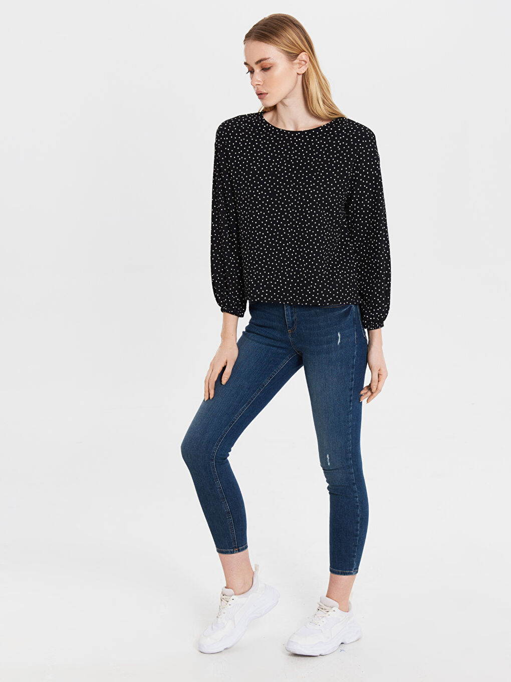 Siyah Bisiklet Yaka Uzun Kollu Kadın Tişört-1