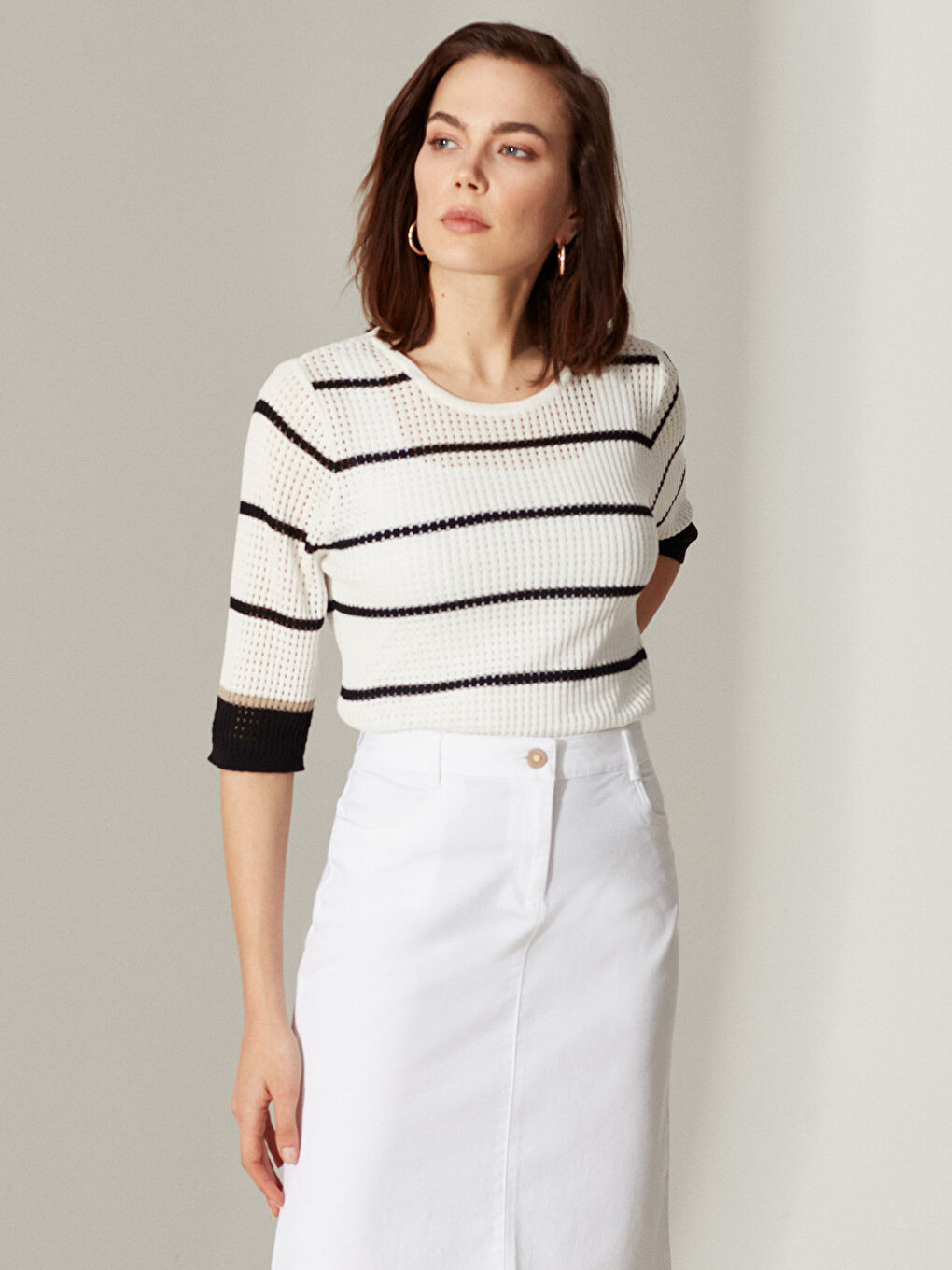 بلوفر ياقة دائرية للسيدات