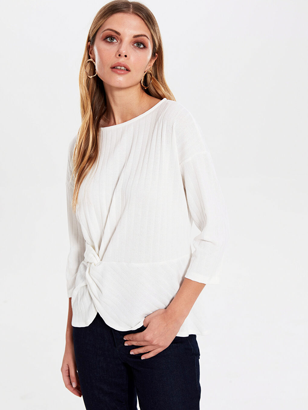 Ekru Kayık Yaka Kadın Tişört