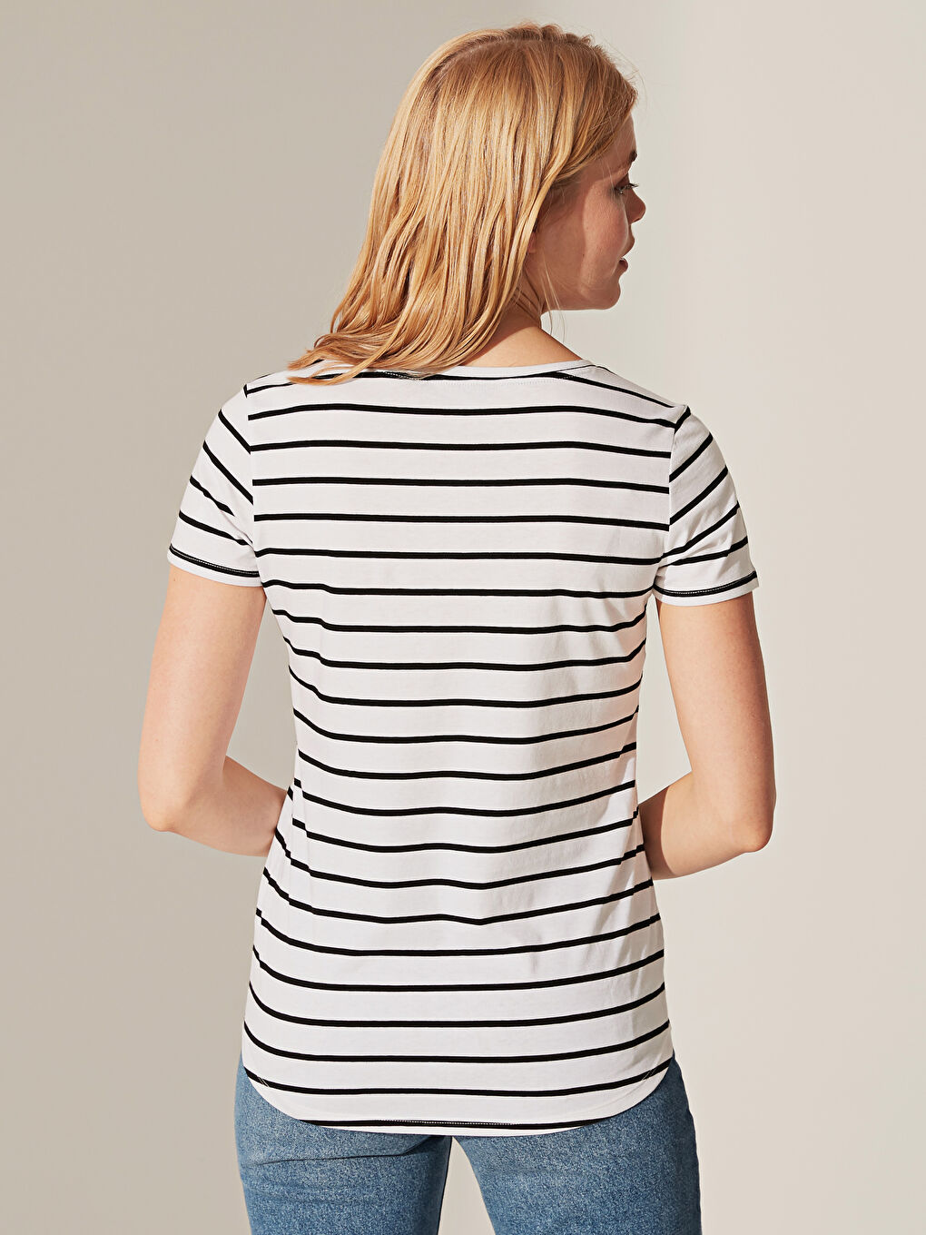 Siyah Bisiklet Yaka Kısa Kollu Kadın Tişört-2