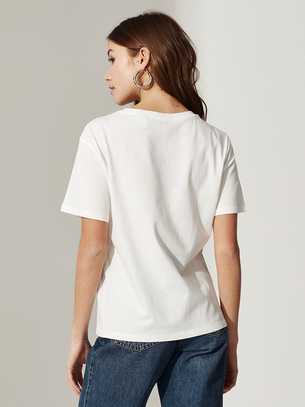 Ekru Bisiklet Yaka Kısa Kollu Kadın Tişört-3