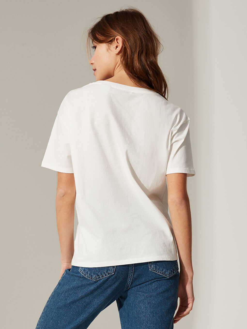 Ekru Bisiklet Yaka Kısa Kollu Kadın Tişört-5