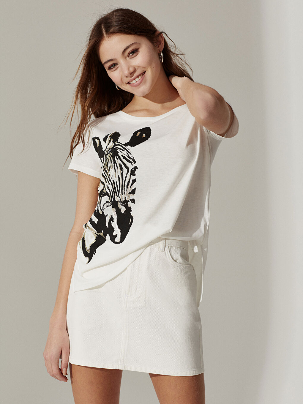 Ekru Bisiklet Yaka Kısa Kollu Kadın Tişört