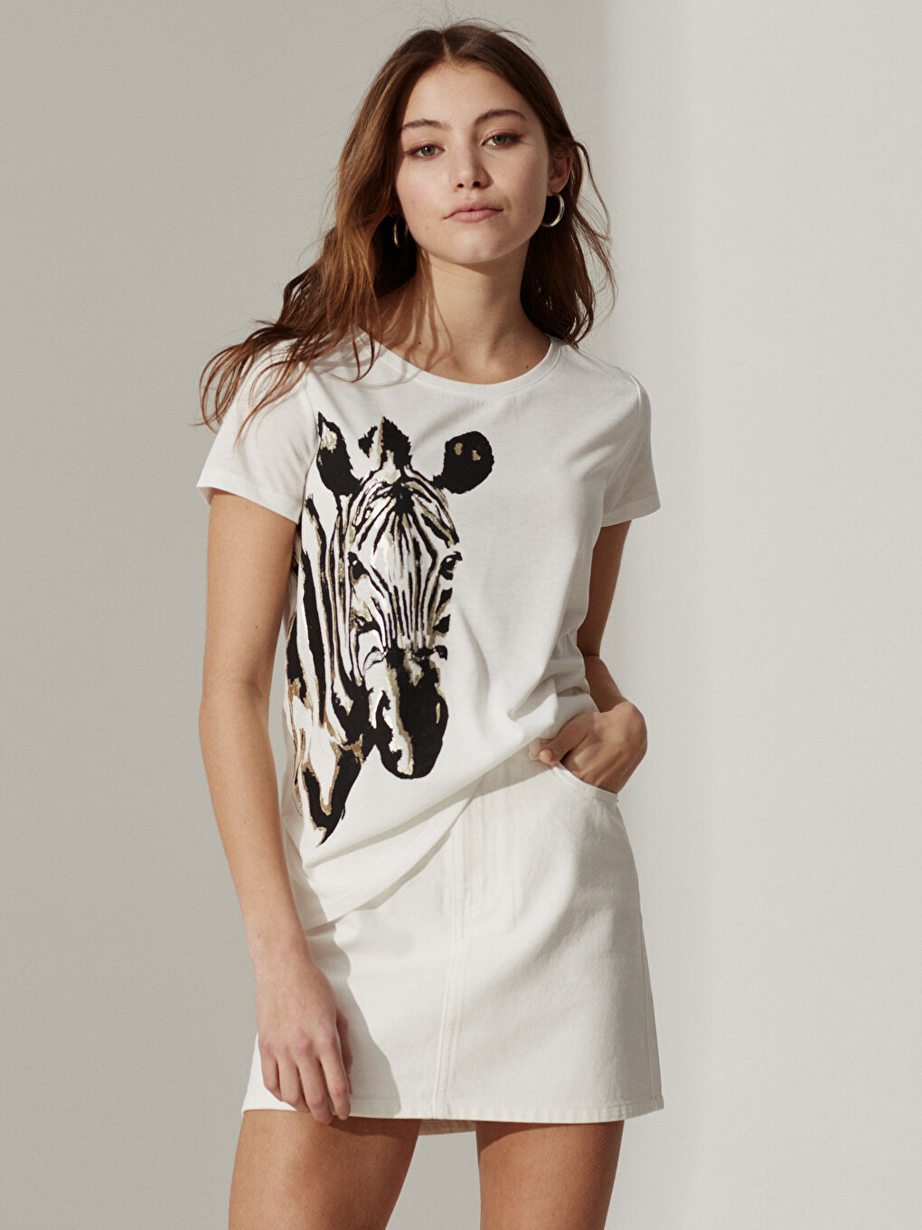 Ekru Bisiklet Yaka Kısa Kollu Kadın Tişört-1