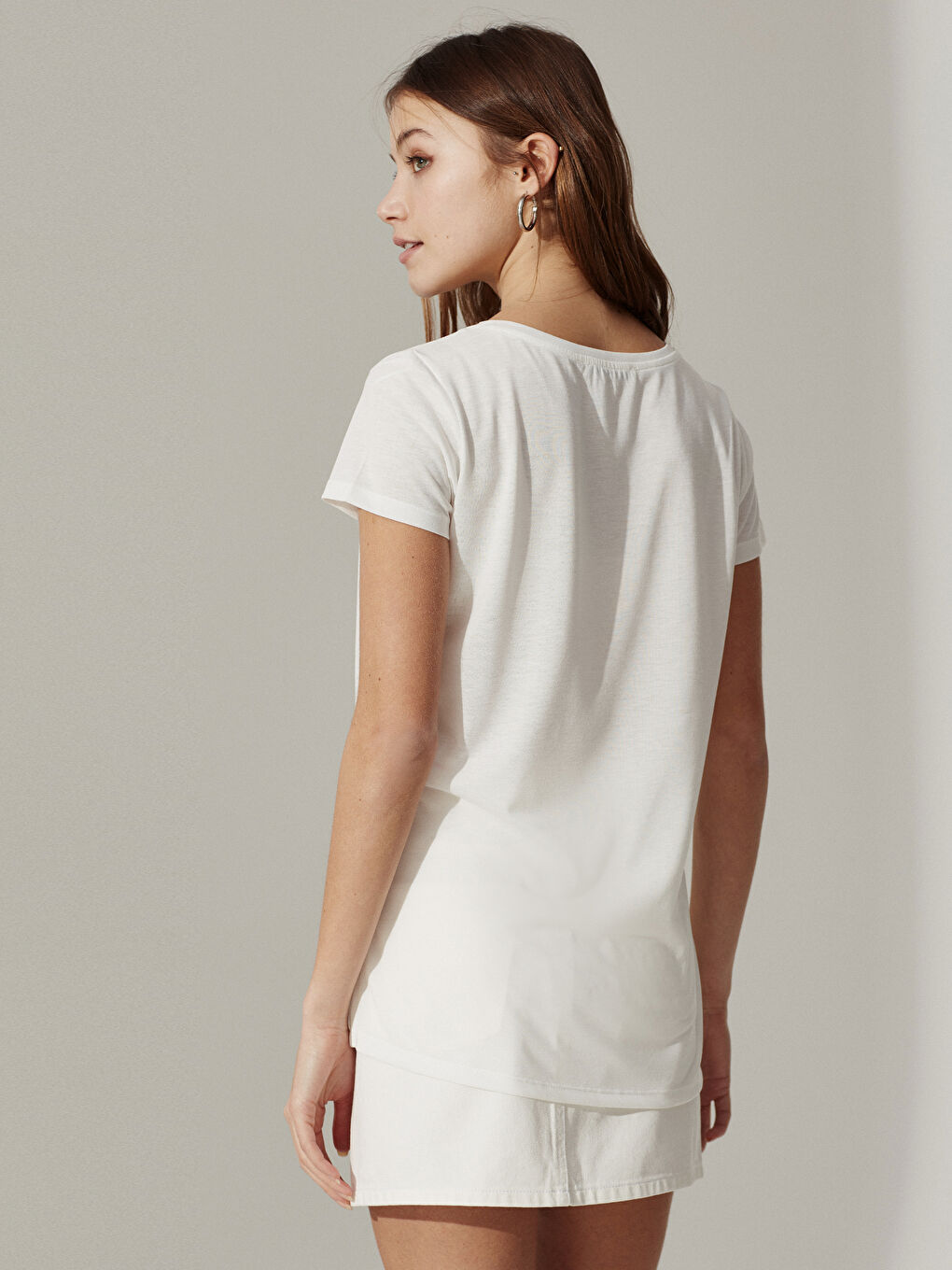 Ekru Bisiklet Yaka Kısa Kollu Kadın Tişört-3