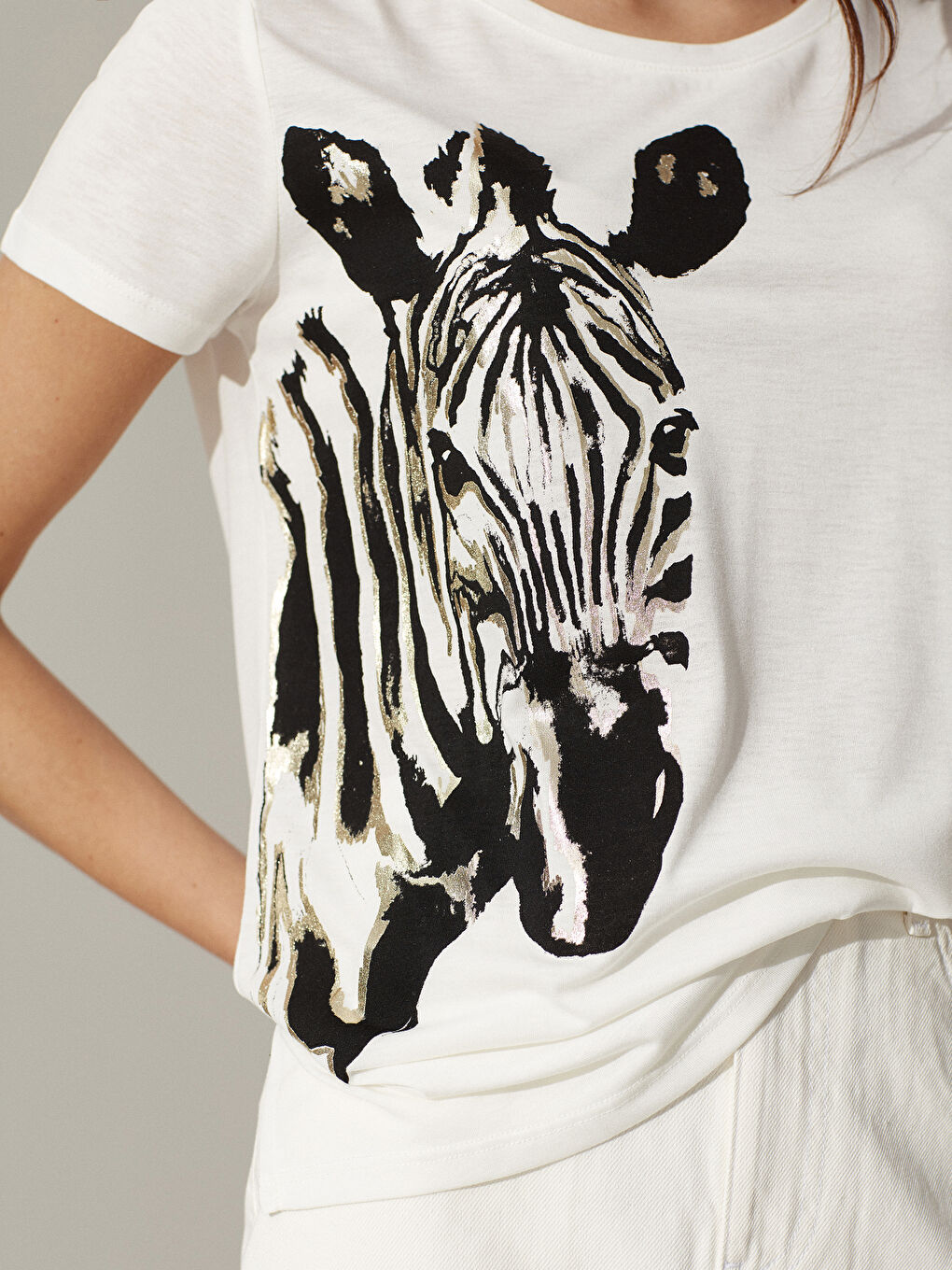 Ekru Bisiklet Yaka Kısa Kollu Kadın Tişört-4