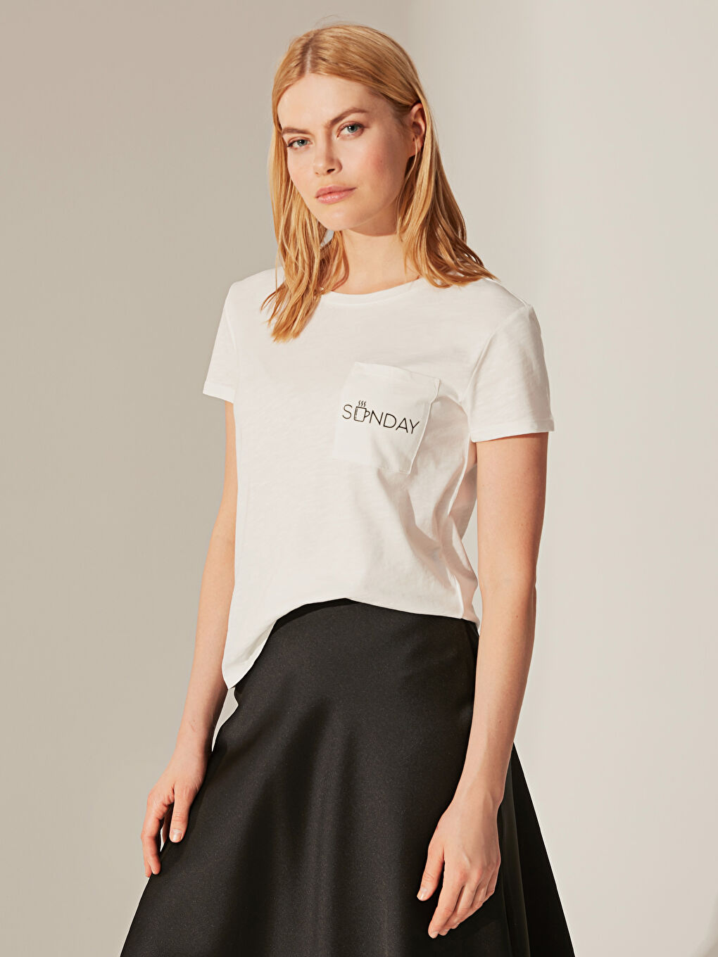 Футболка з круглим вирізом та коротким рукавом для жінок