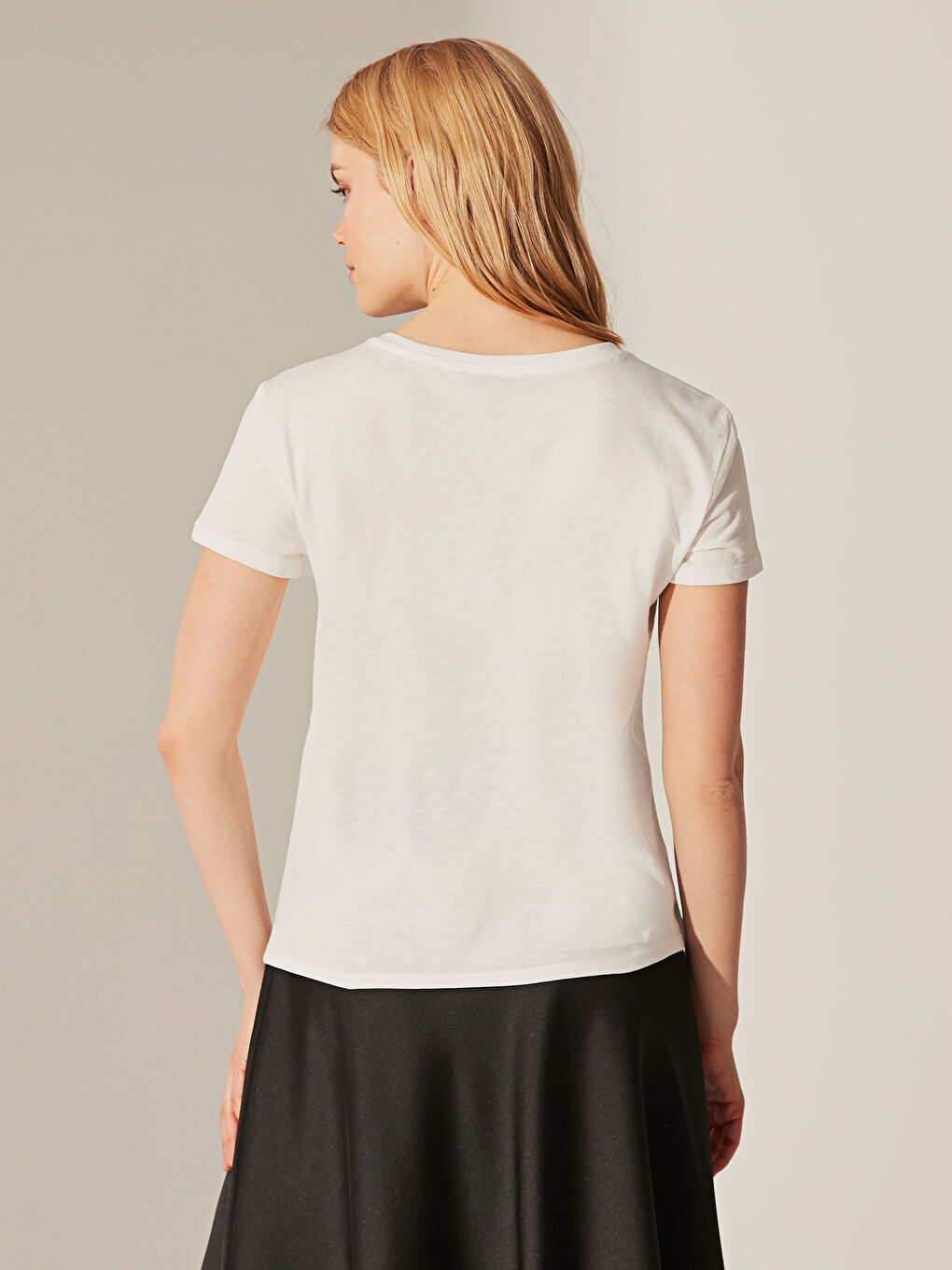 Футболка з круглим вирізом та коротким рукавом для жінок-2