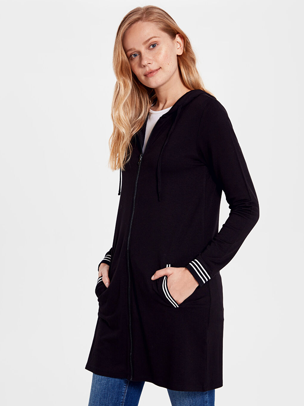 Siyah Kapüşonlu Uzun Kollu Sweatshirt Kumaşı Kadın Spor Hırka