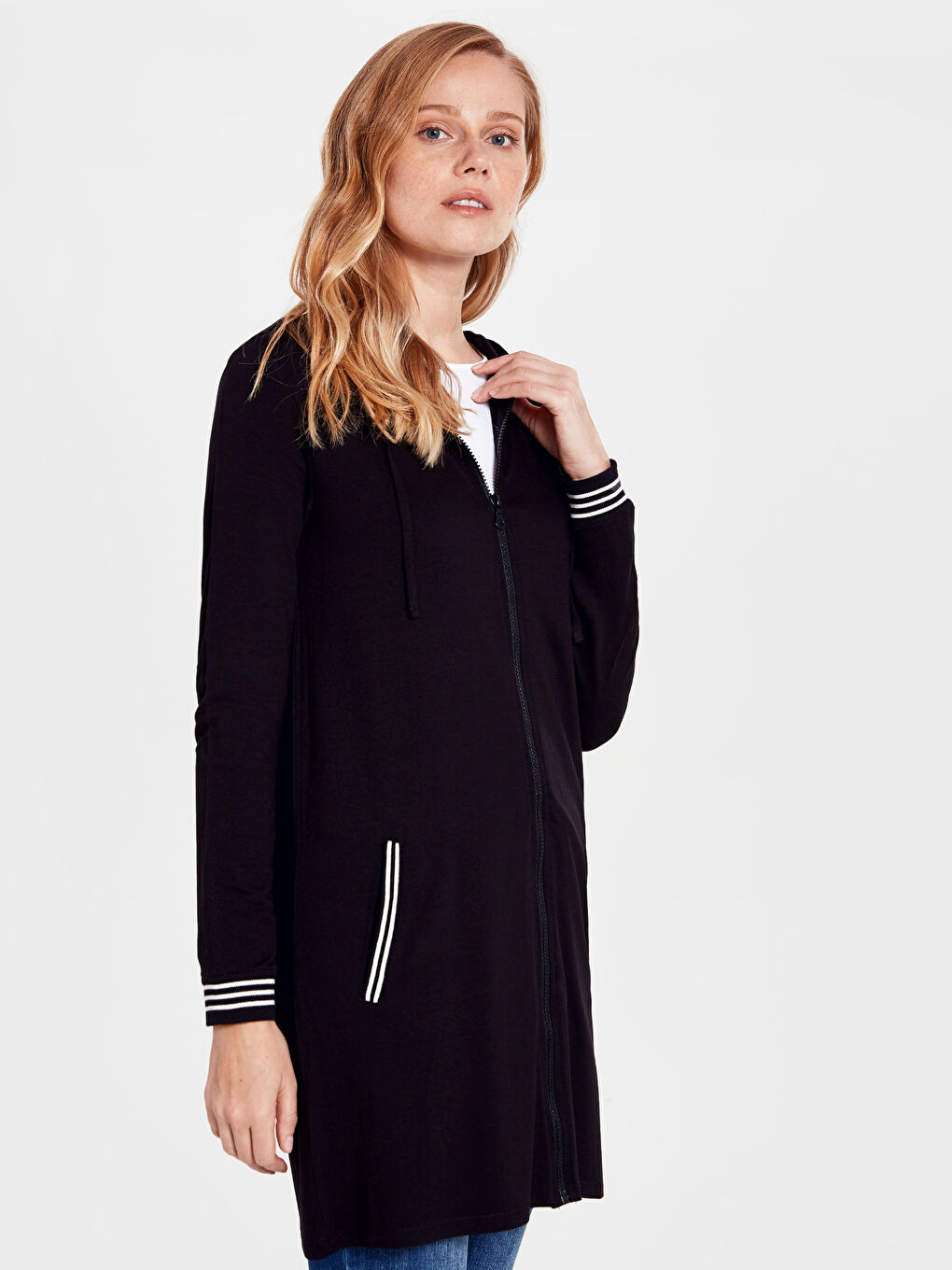 Siyah Kapüşonlu Uzun Kollu Sweatshirt Kumaşı Kadın Spor Hırka-1