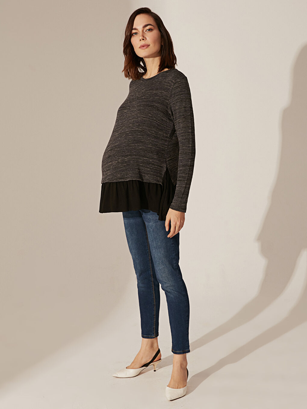 T-shirt de maternité flexible avec détails à volants-6