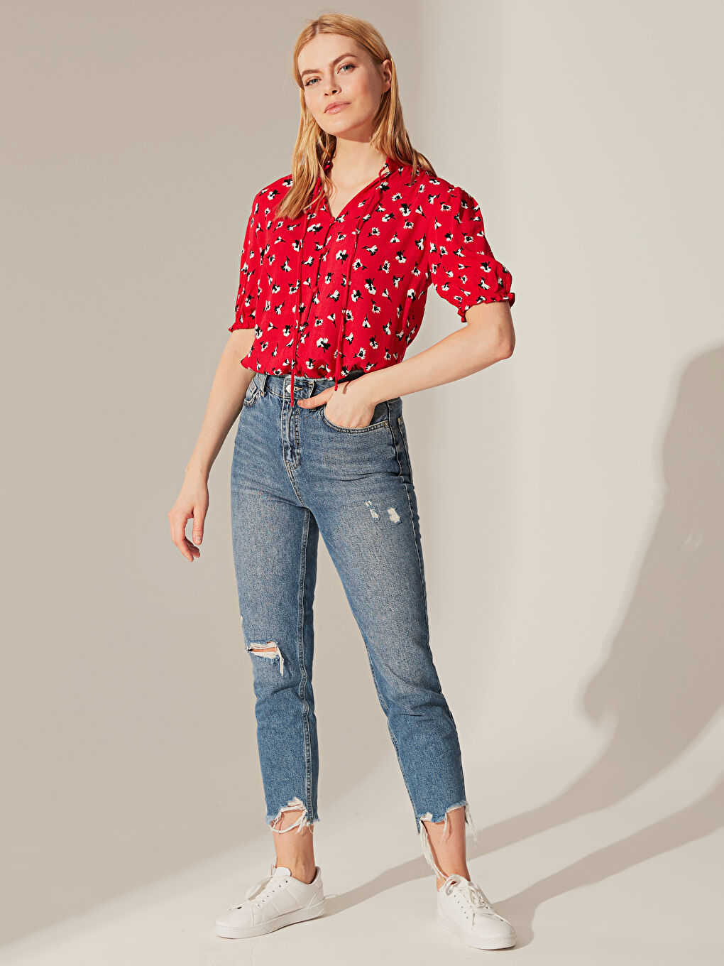 Tied Patterned Short Sleeve Viscose Blouse With Tassel Collar-1