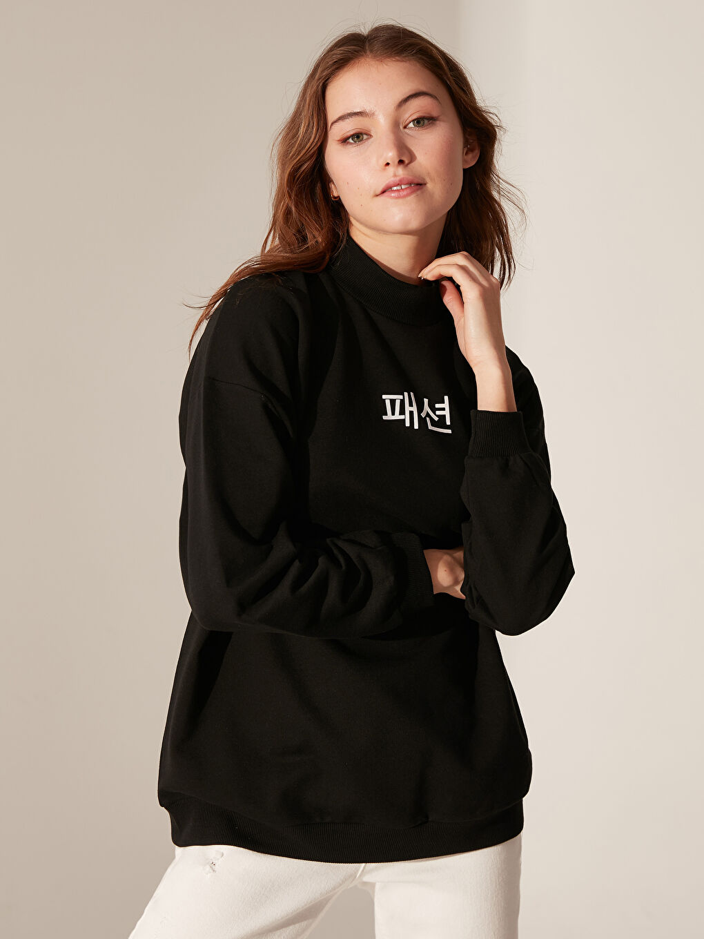Siyah Yarım Balıkçı Yaka Uzun Kollu Kadın Sweatshirt-1