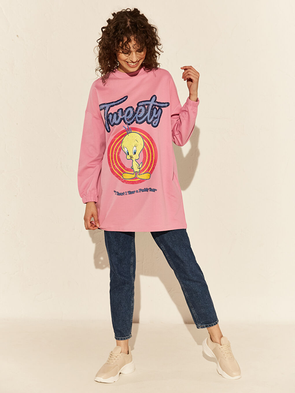Pembe Bisiklet Yaka Tweety Baskılı Uzun Kollu Oversize Kadın Sweatshirt Tunik-1