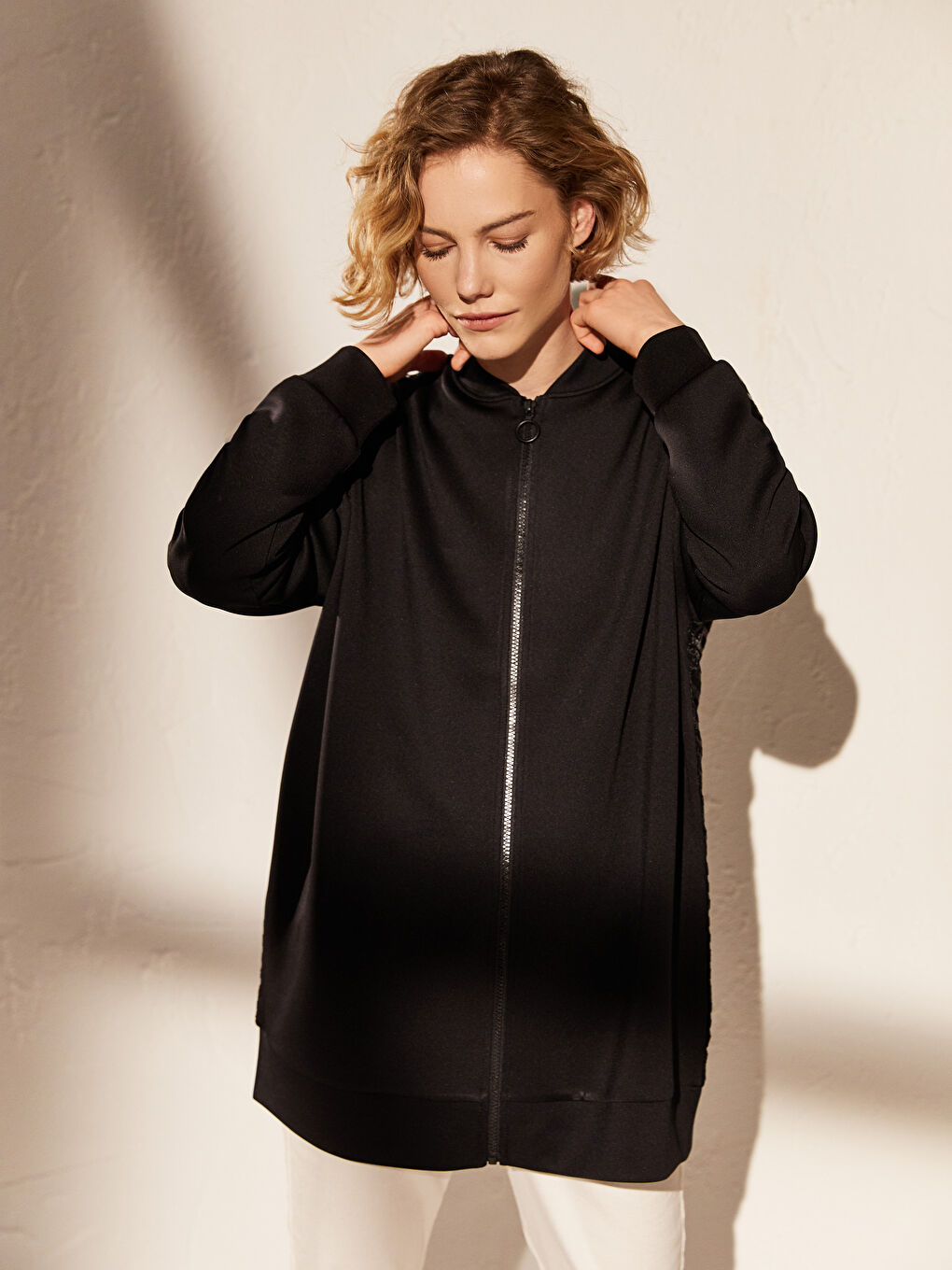 Siyah Sırt Detaylı Fermuarlı Oversize Sweatshirt-2