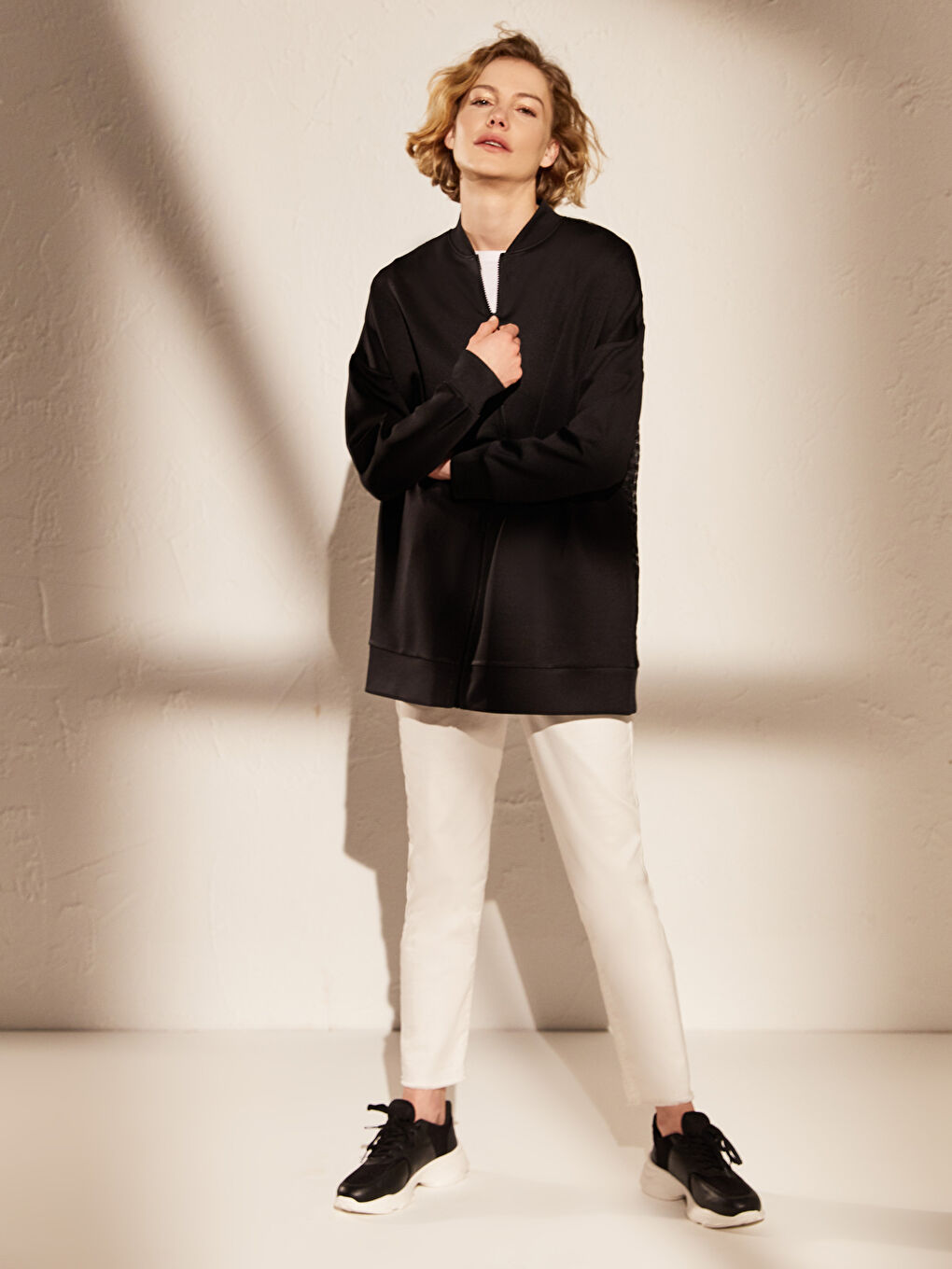 Siyah Sırt Detaylı Fermuarlı Oversize Sweatshirt-3
