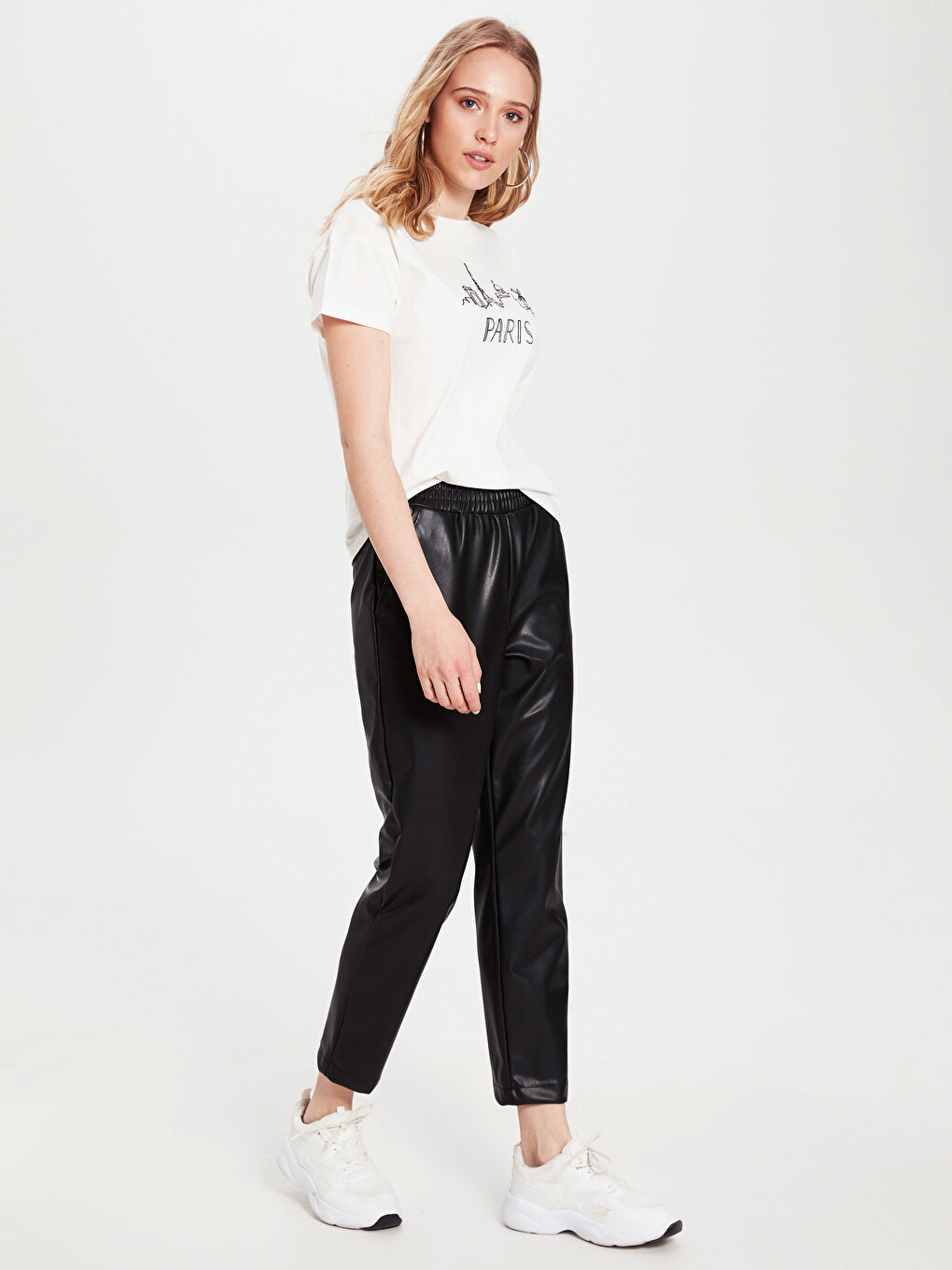 Siyah Rahat Kalıp Suni Deri Kadın Pantolon