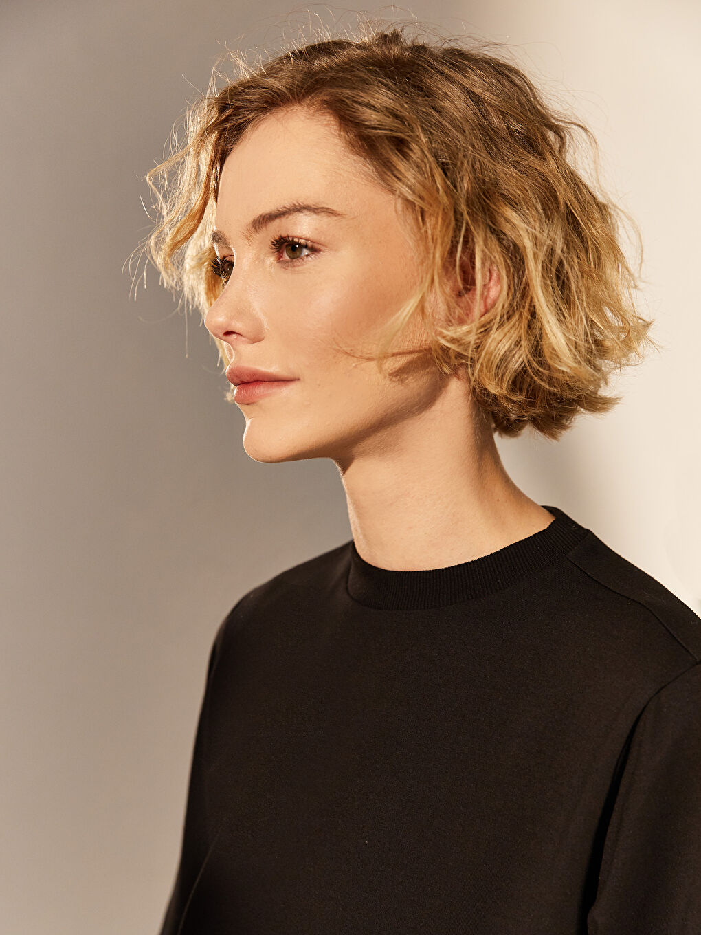 Siyah Bisiklet Yaka Düz Uzun Kollu Kadın Sweatshirt Tunik-1