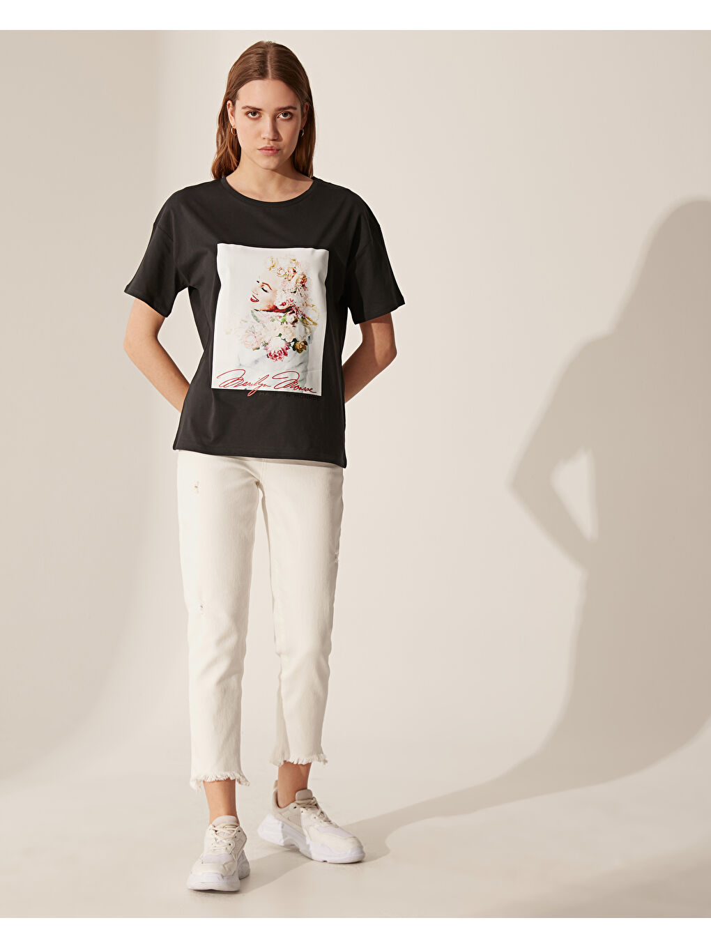 Antrasit Bisiklet Yaka Kısa Kollu Kadın Tişört-3