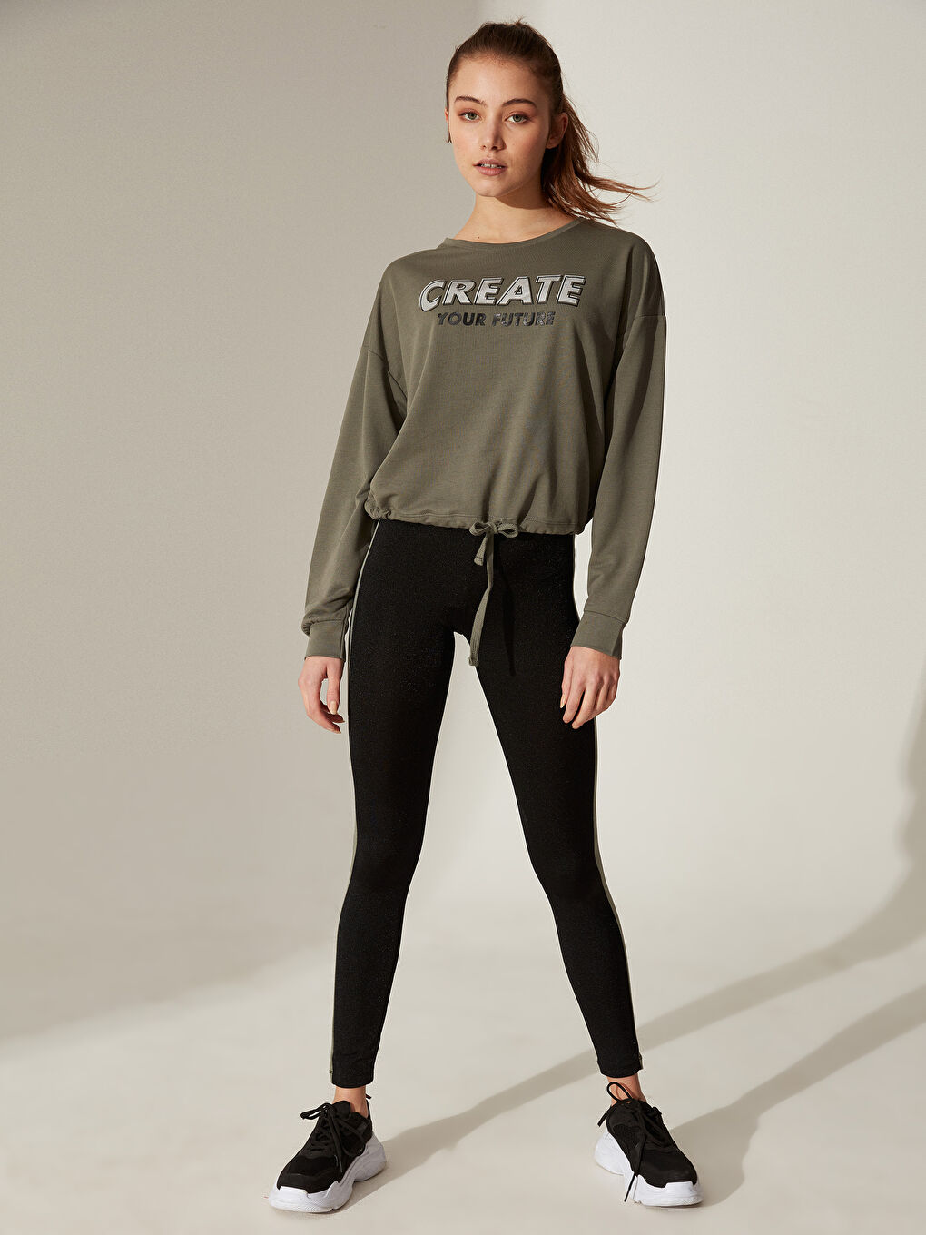 Haki Bisiklet Yaka Uzun Kollu Kadın Sweatshirt-2