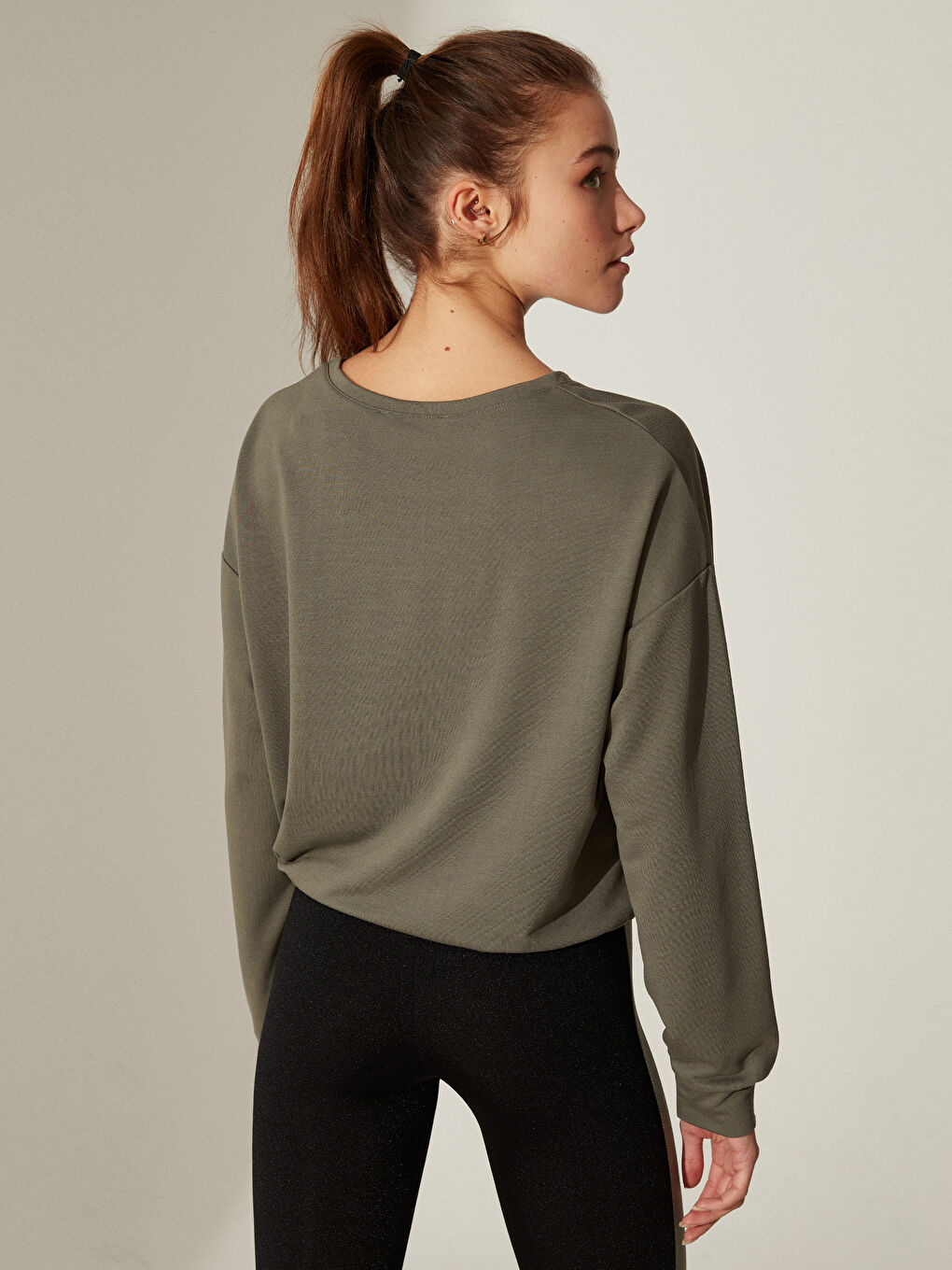 Haki Bisiklet Yaka Uzun Kollu Kadın Sweatshirt-3