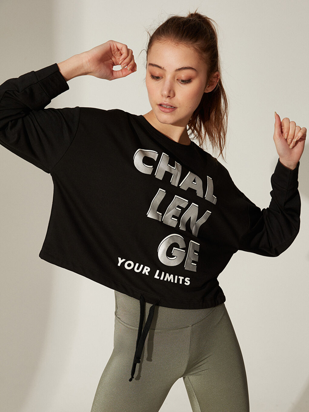 Siyah Bisiklet Yaka Uzun Kollu Kadın Sweatshirt