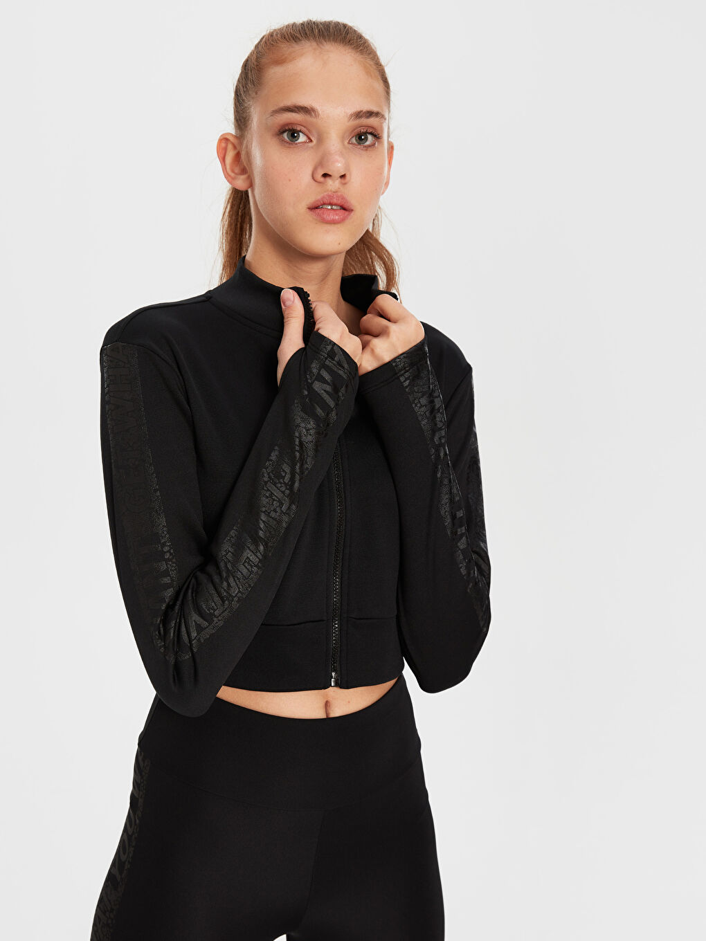 Siyah Dik Yaka Dar Fit Uzun Kollu Dalgıç Kumaşı Kadın Dik Yaka Sweatshirt-1