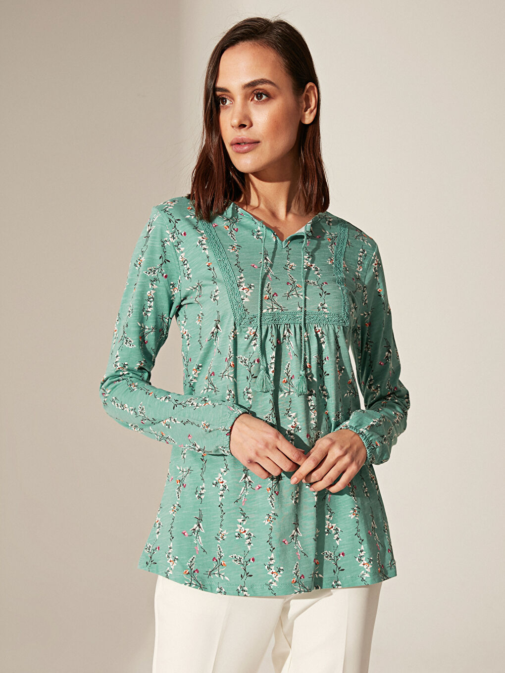 Yeşil Bağlamalı Yaka Uzun Kollu Kadın Tişört-2