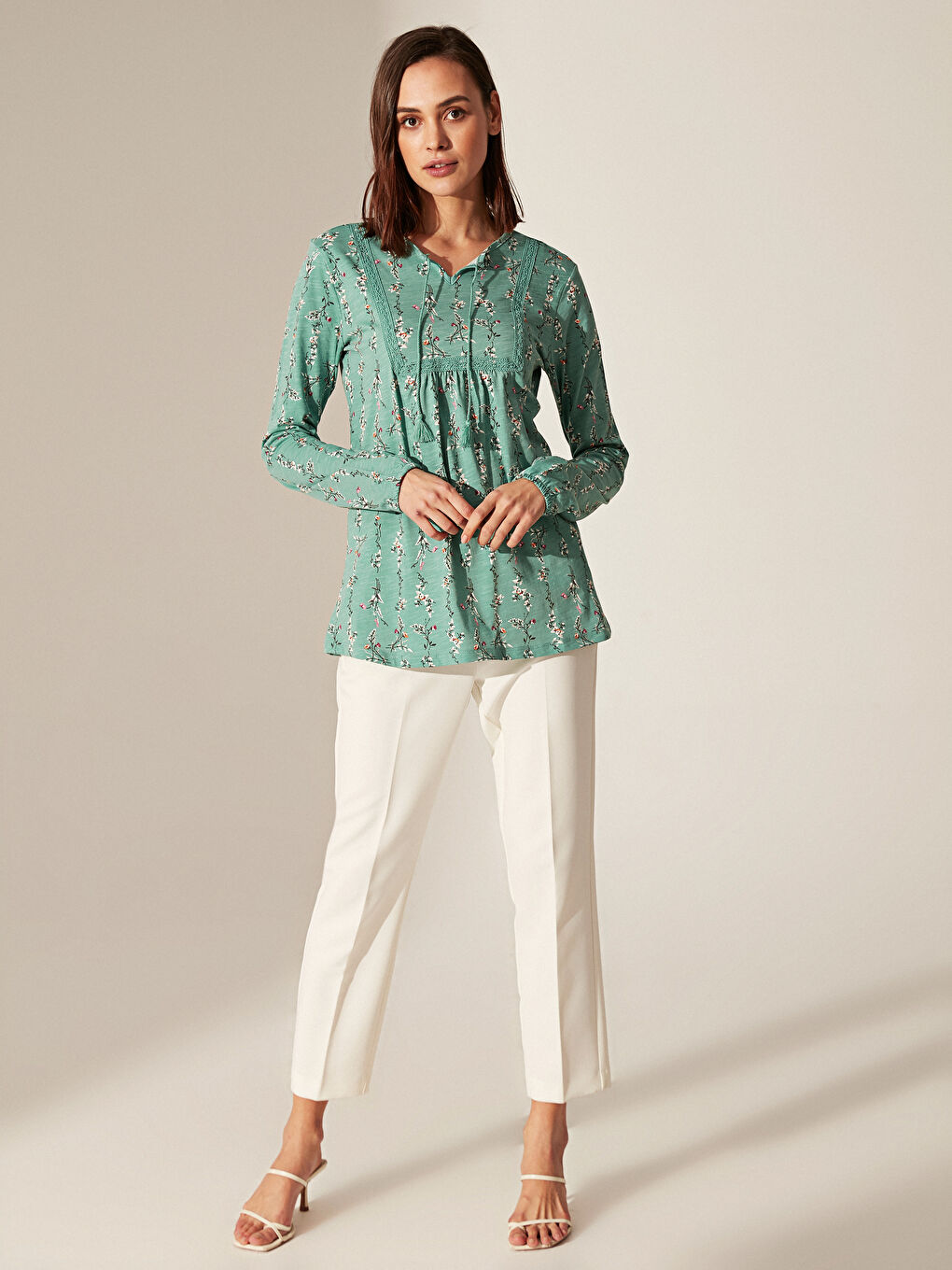 Yeşil Bağlamalı Yaka Uzun Kollu Kadın Tişört-3