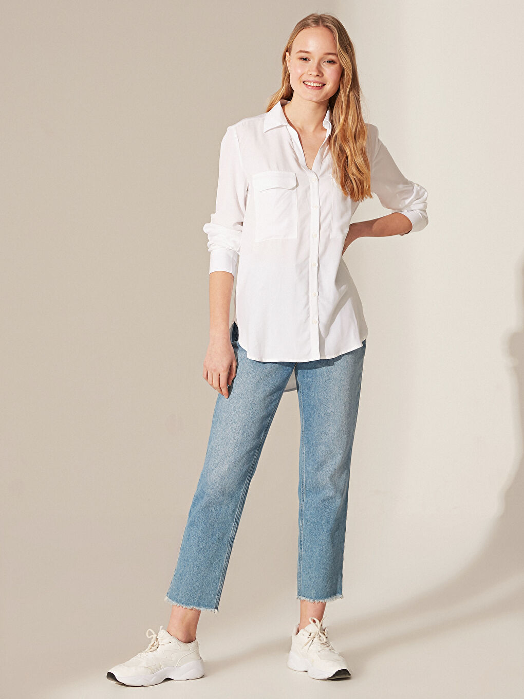 Chemise pour Femmes en Viscose à Manches Longues avec Fermeture à Boutons et Détail de Poche-1