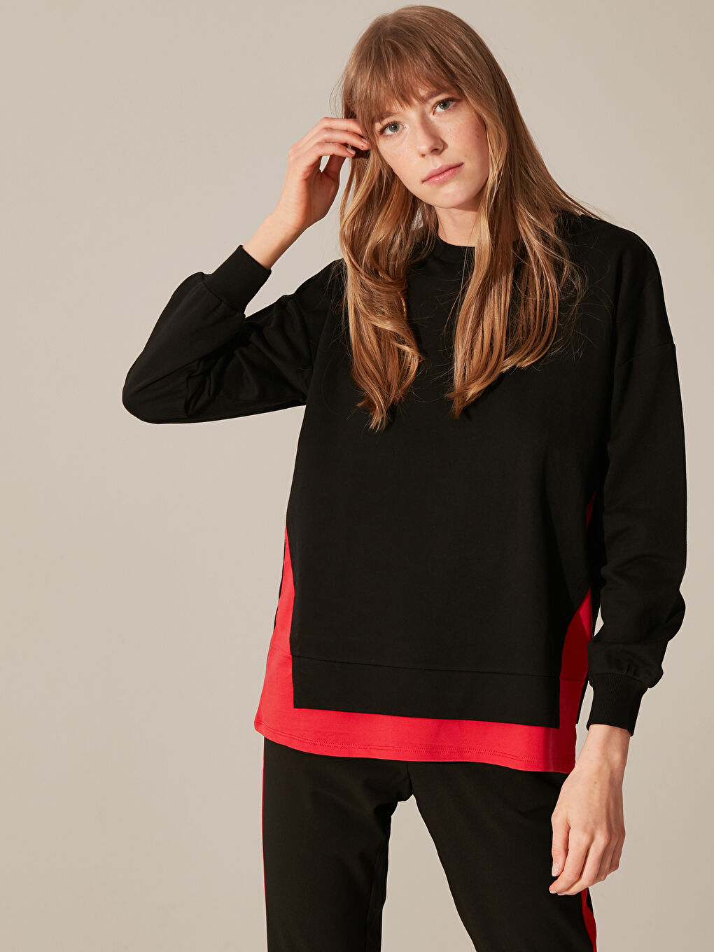 Siyah Bisiklet Yaka Uzun Kollu Kadın Sweatshirt