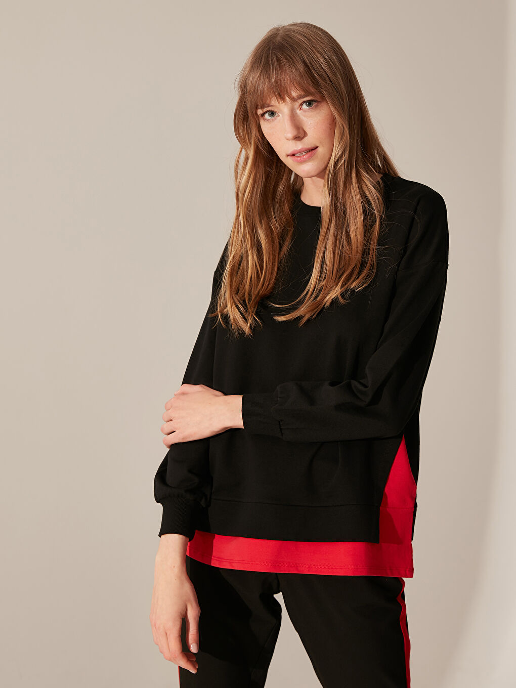 Siyah Bisiklet Yaka Uzun Kollu Kadın Sweatshirt-2