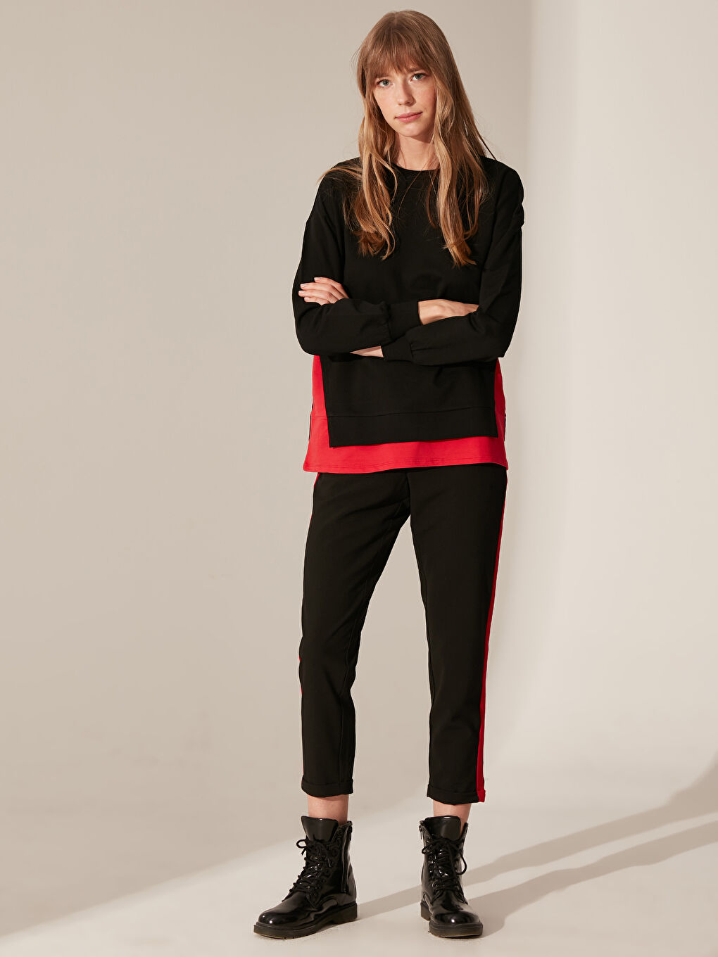 Siyah Bisiklet Yaka Uzun Kollu Kadın Sweatshirt-3