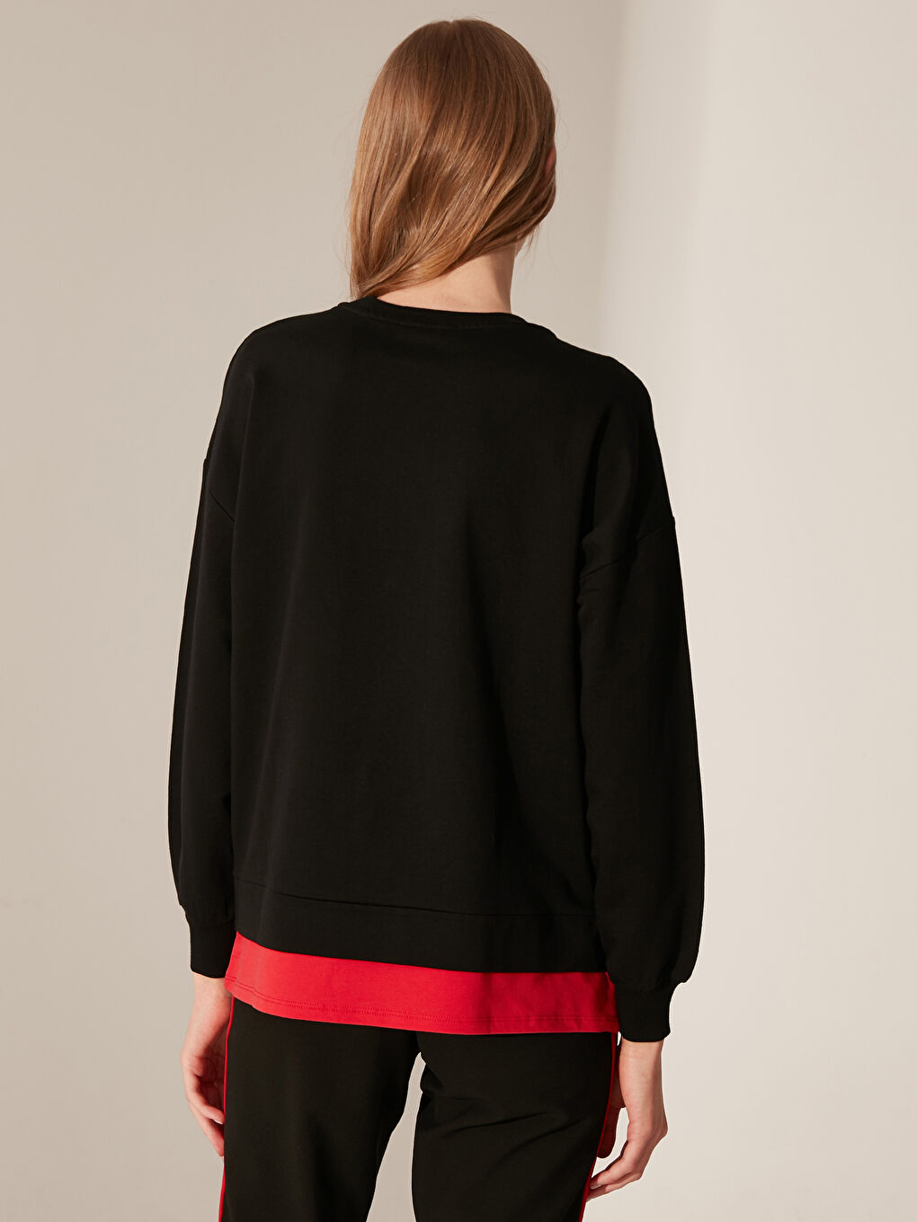 Siyah Bisiklet Yaka Uzun Kollu Kadın Sweatshirt-4